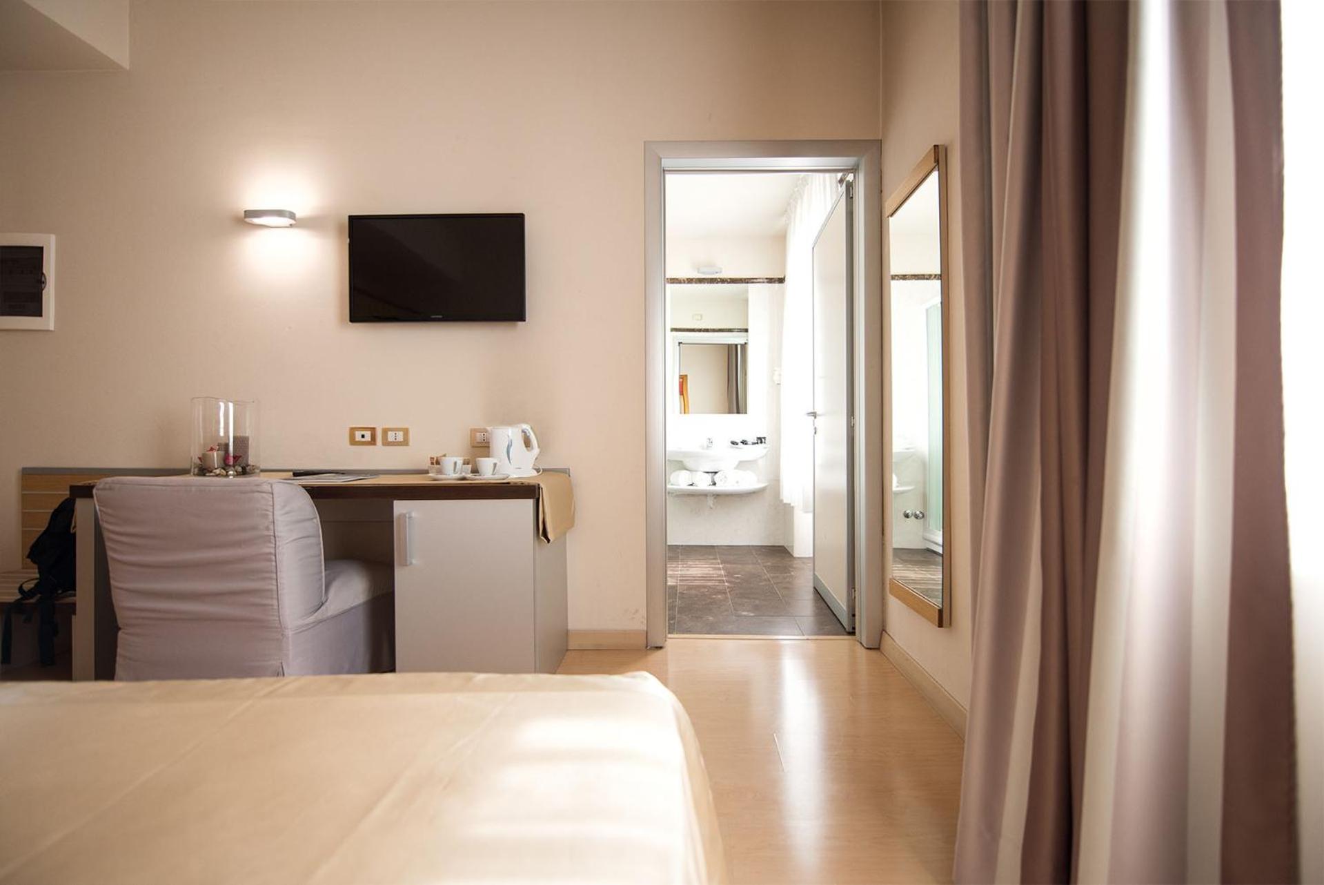 Double or Twin Room photo 2