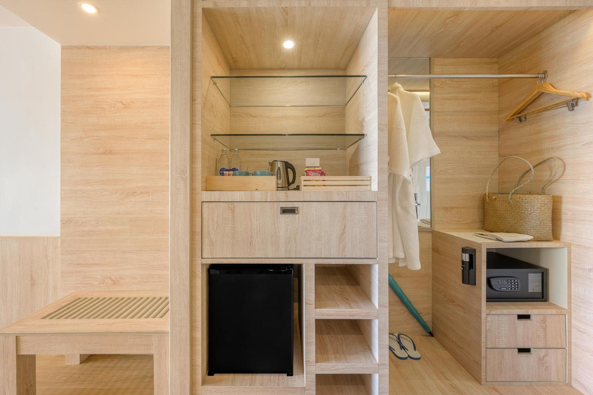 Deluxe Double or Twin Room with Pool Access Terrace - Photo 4