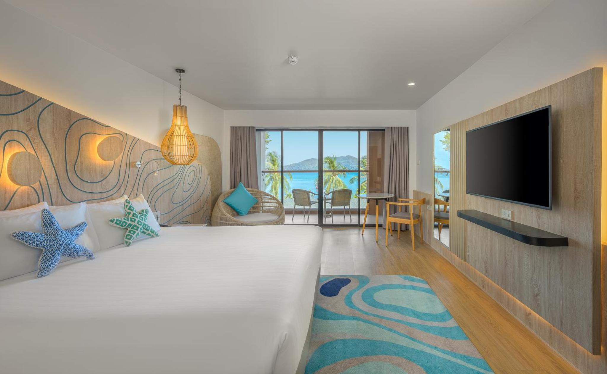 Deluxe Double or Twin Premier Room with Balcony and Sea View - Photo 7