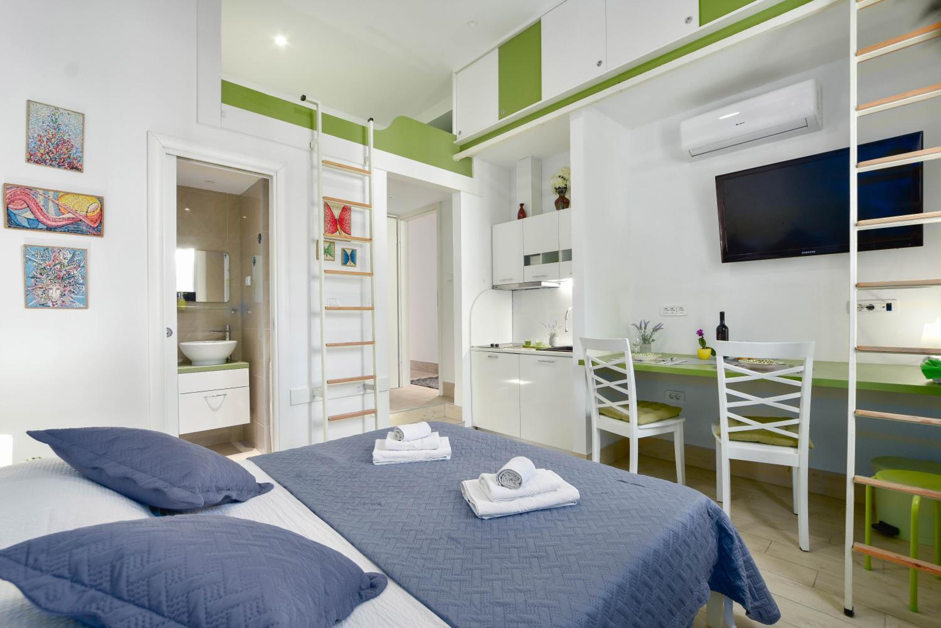 King Room