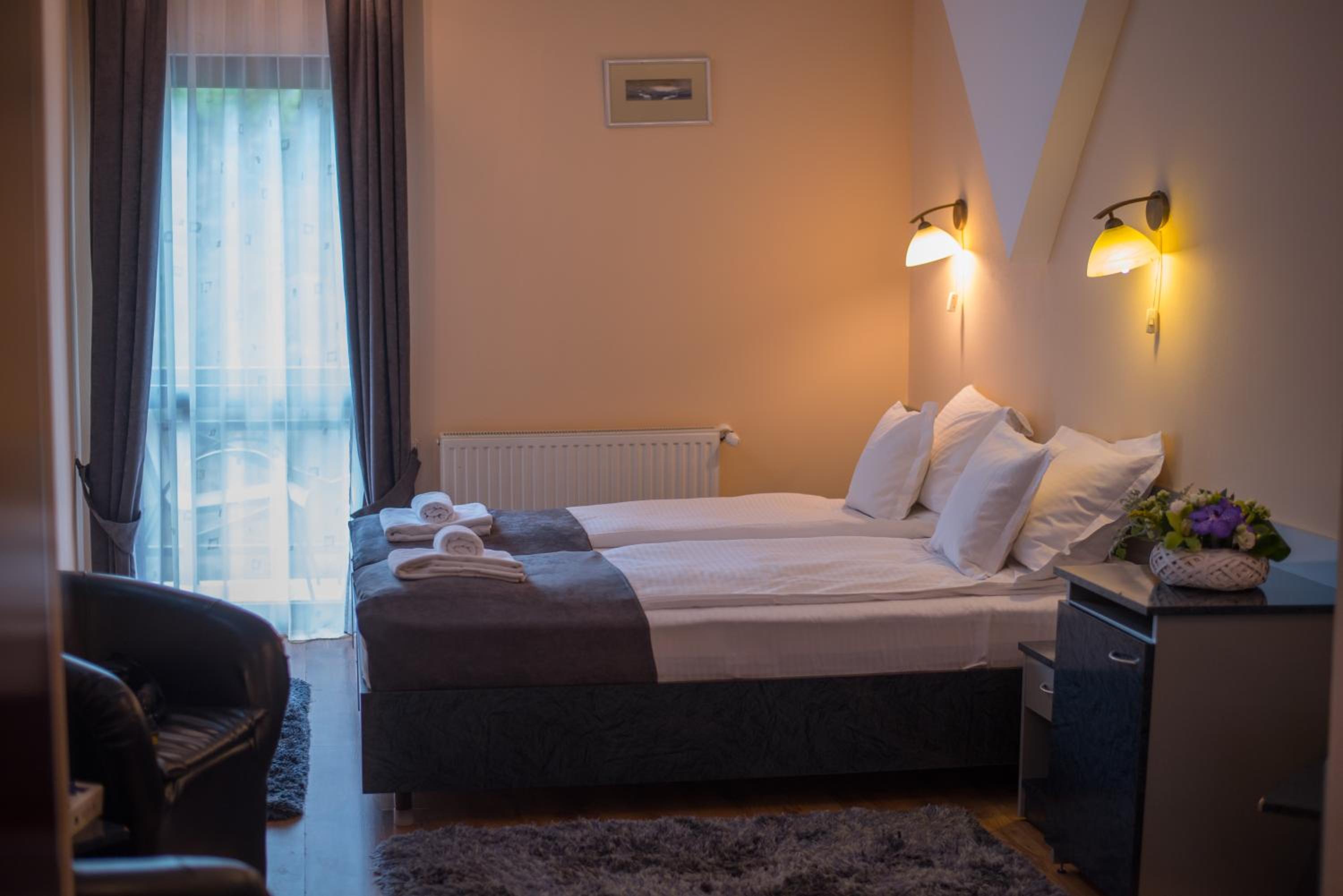 Double or Twin Room - Photo 28