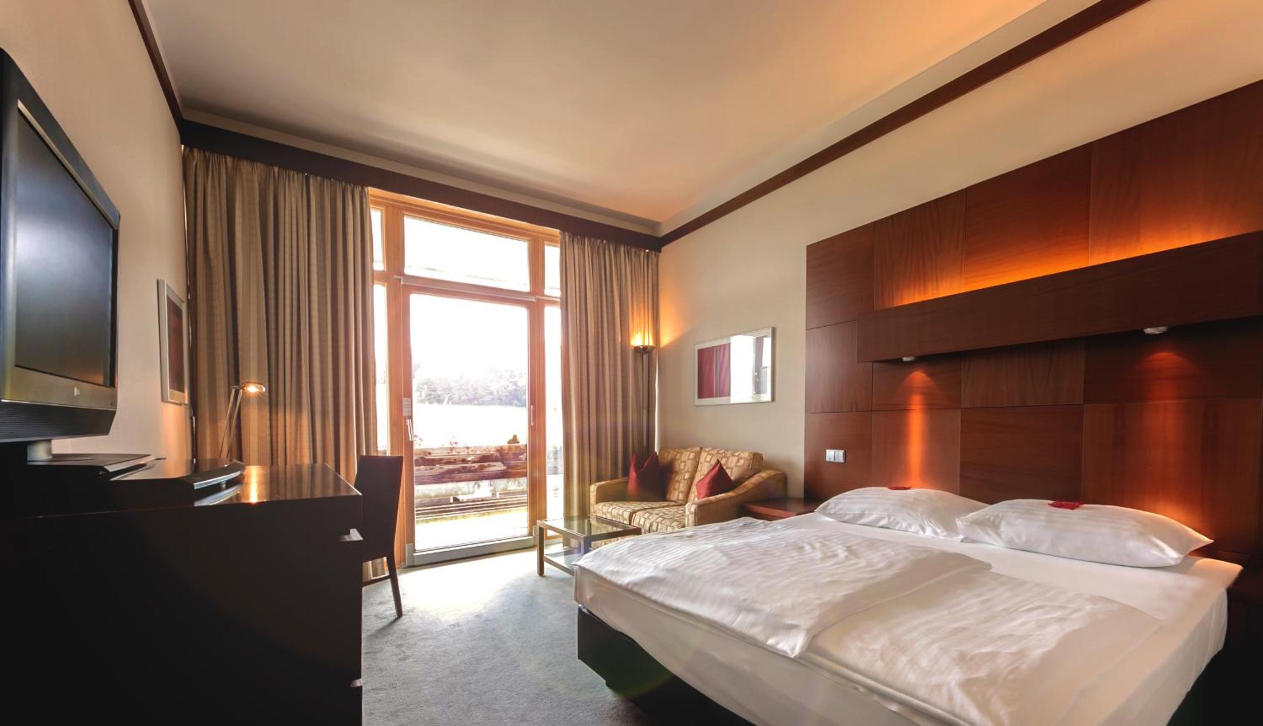 Double Room Standard Plus and Therme Loipersdorf Access