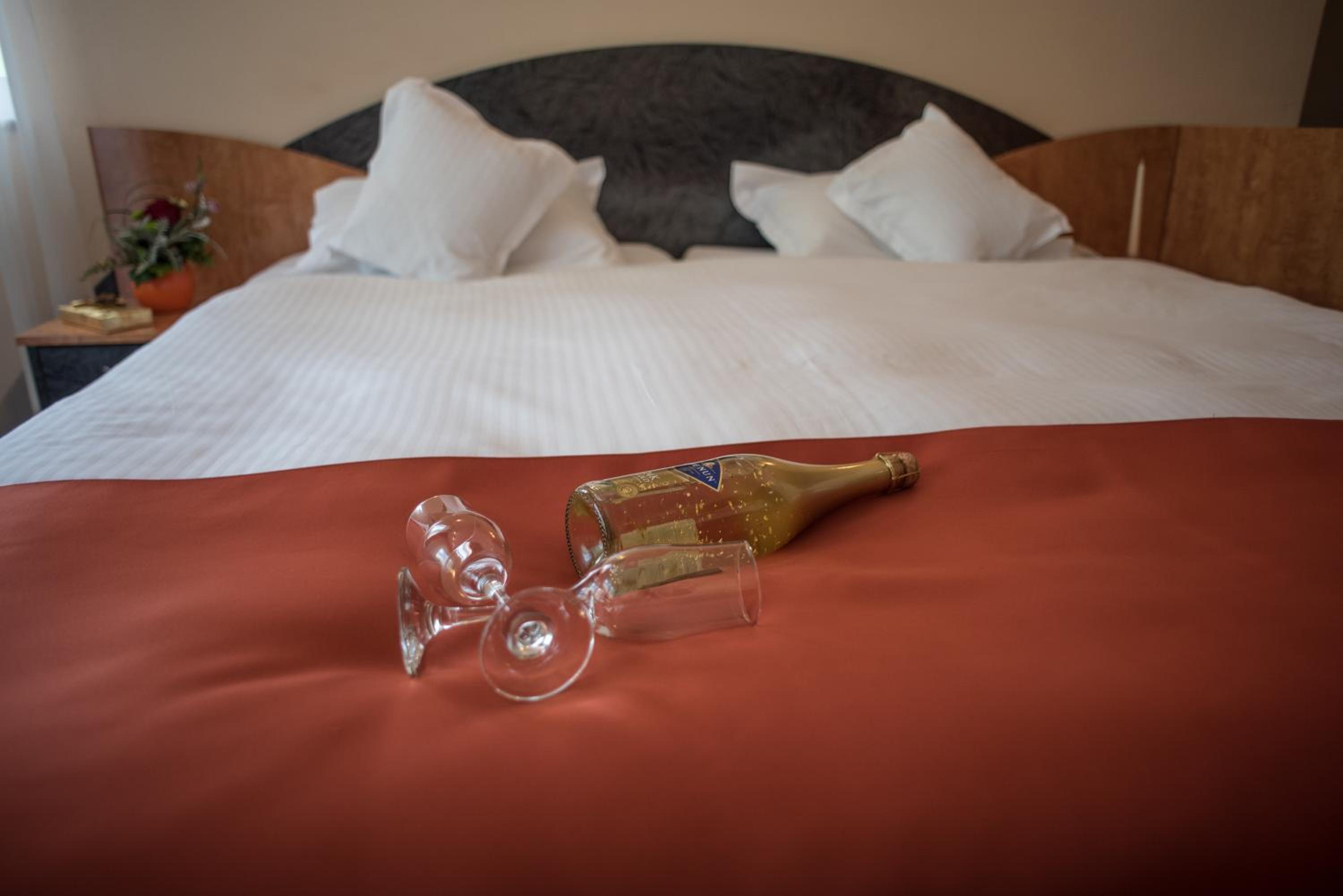 Double or Twin Room - Photo 4
