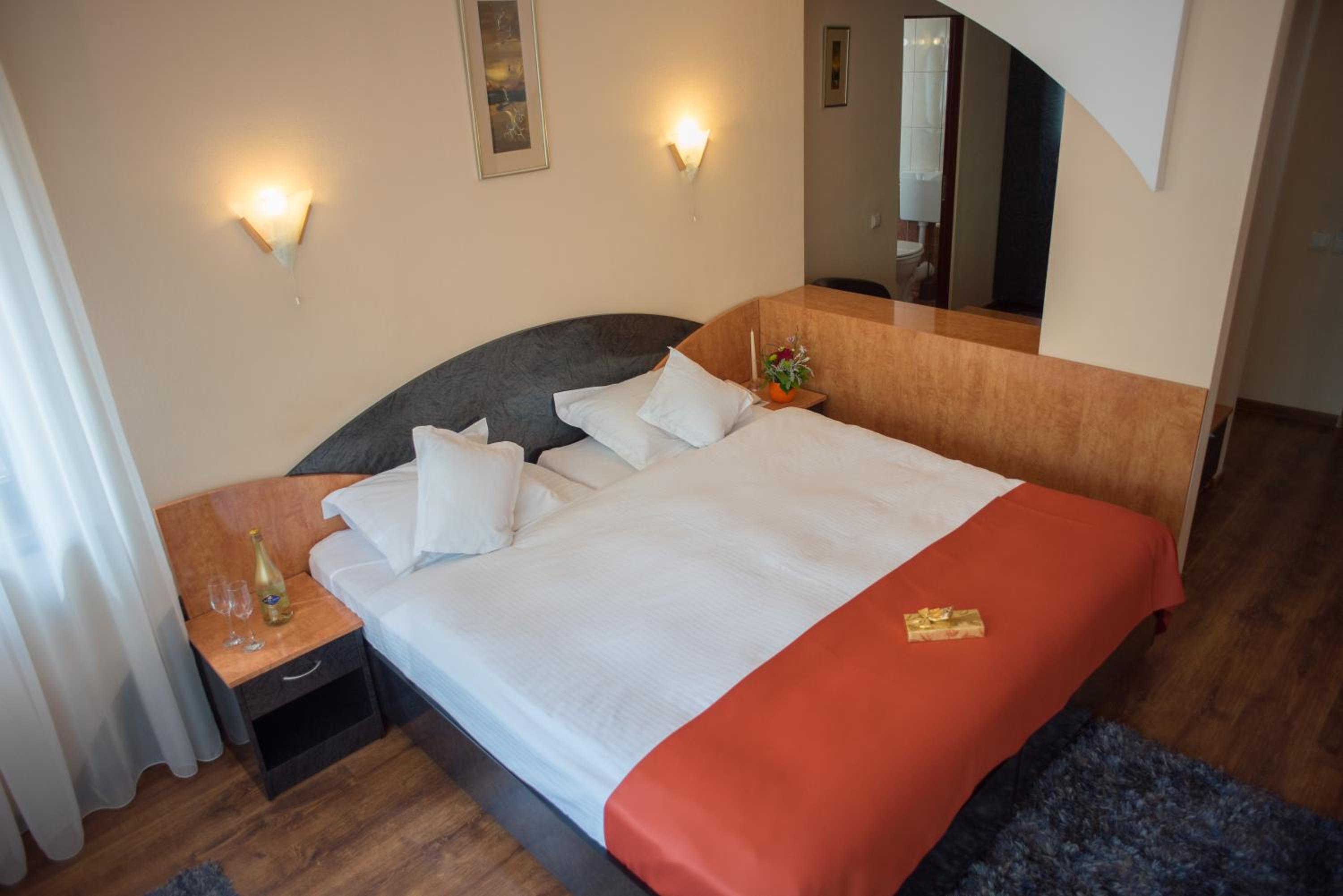 Double or Twin Room - Photo 2