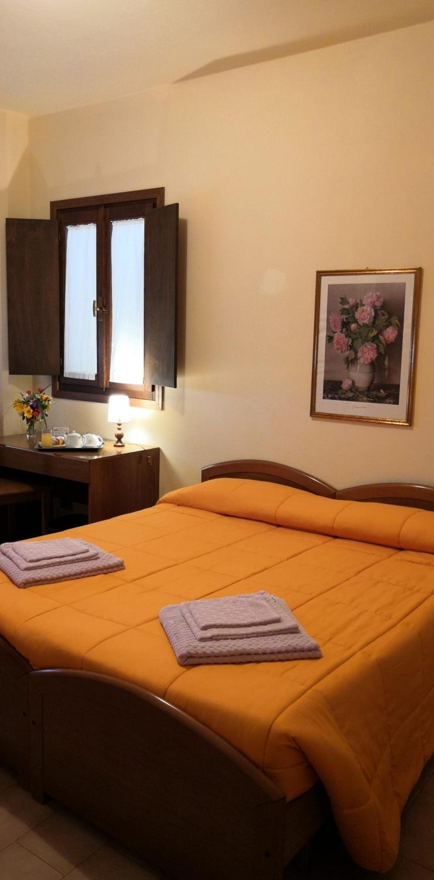 Double Room - Photo 12