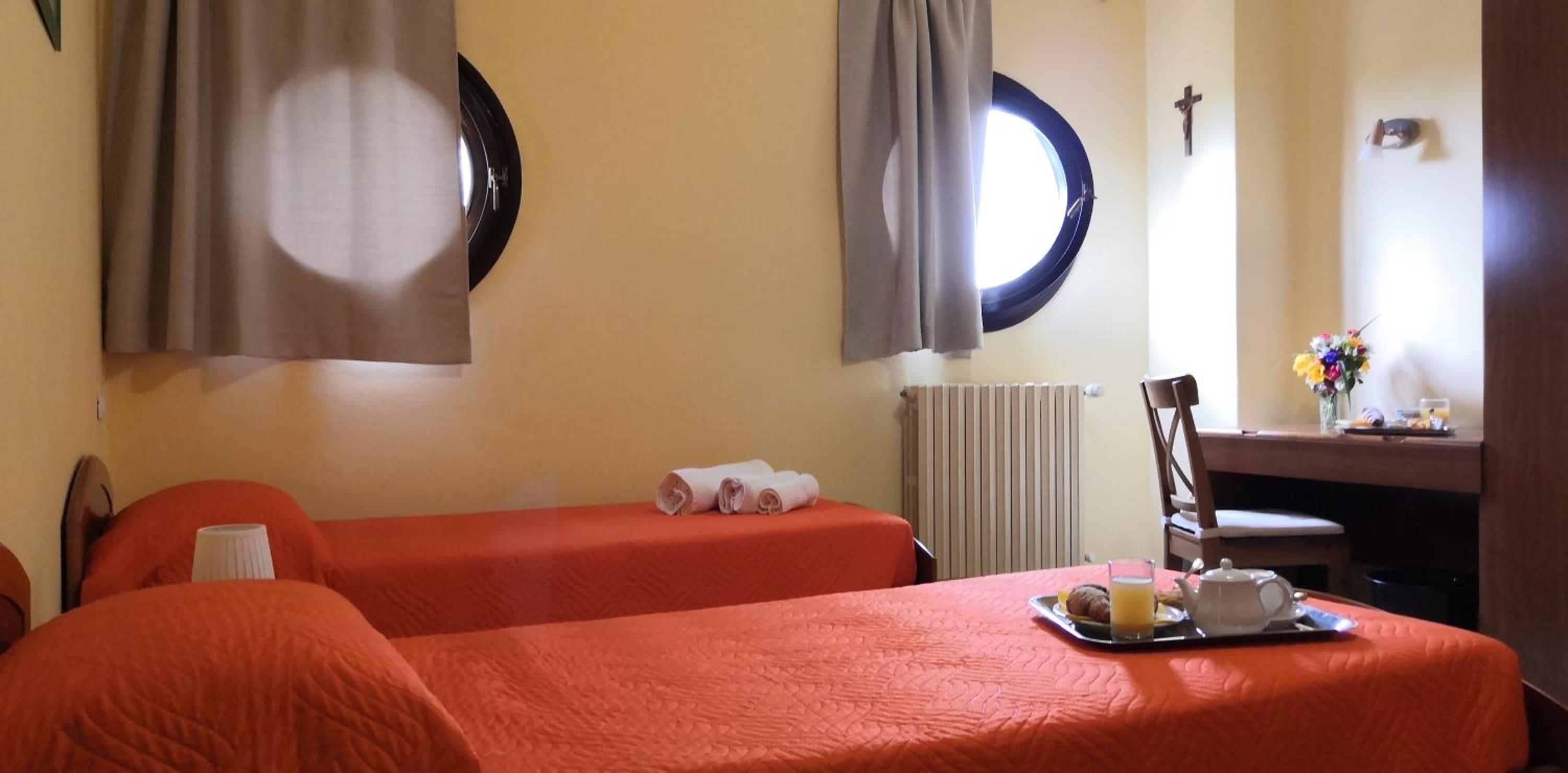 Triple Room - Photo 12