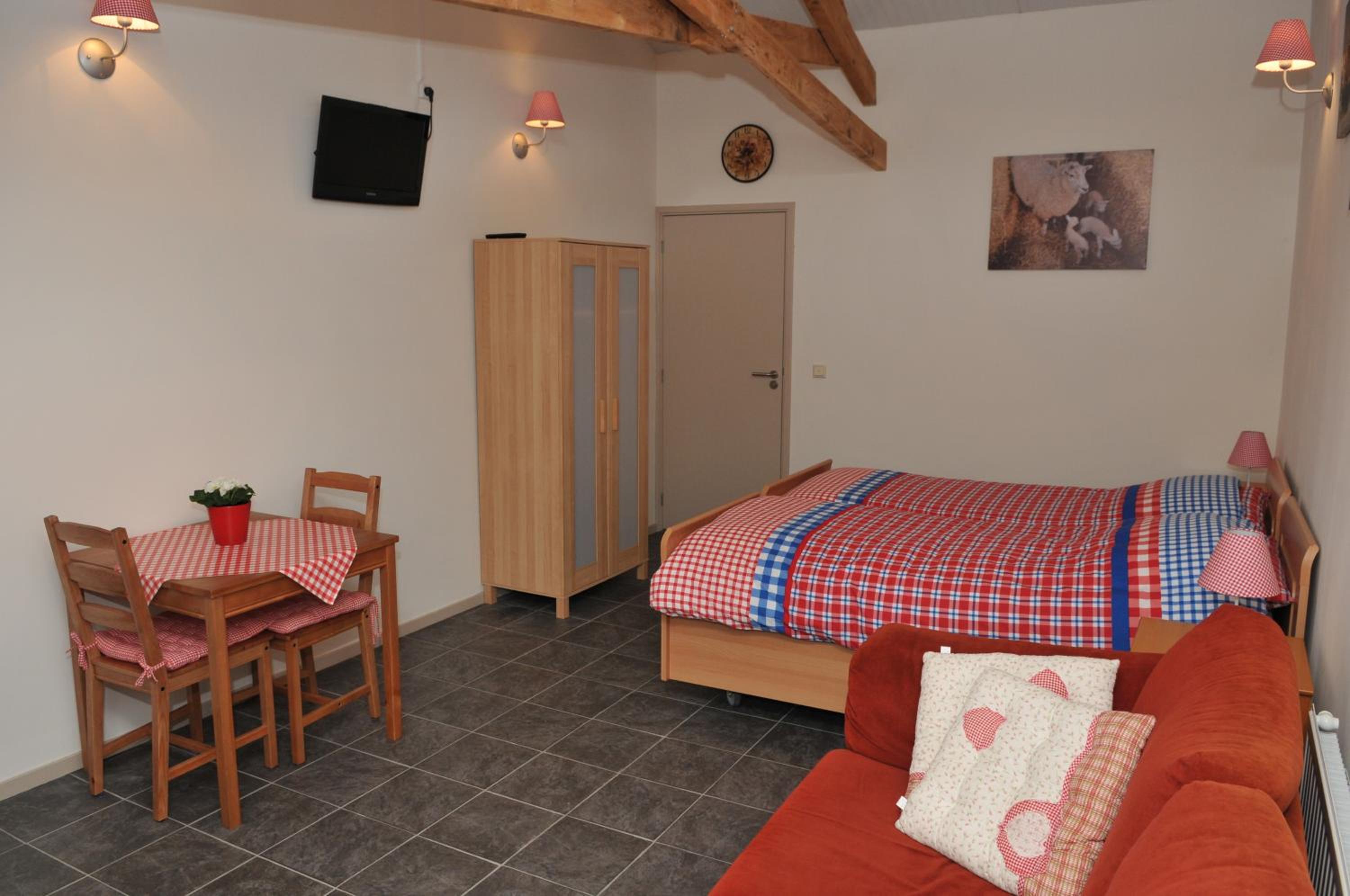 Twin Room - Photo 5