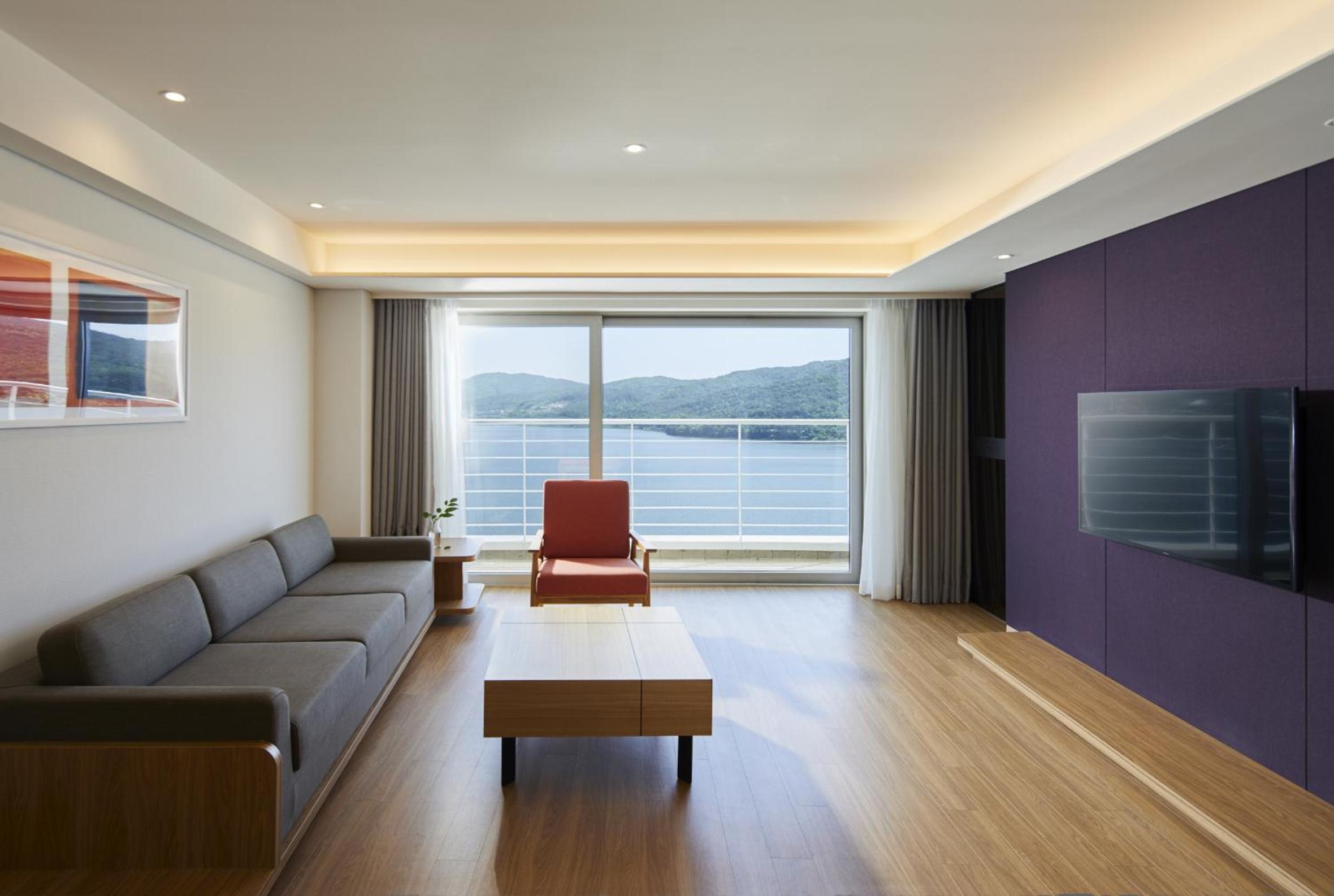 Corner Suite Twin with Lake View with 2pax's breakfast - Photo 5