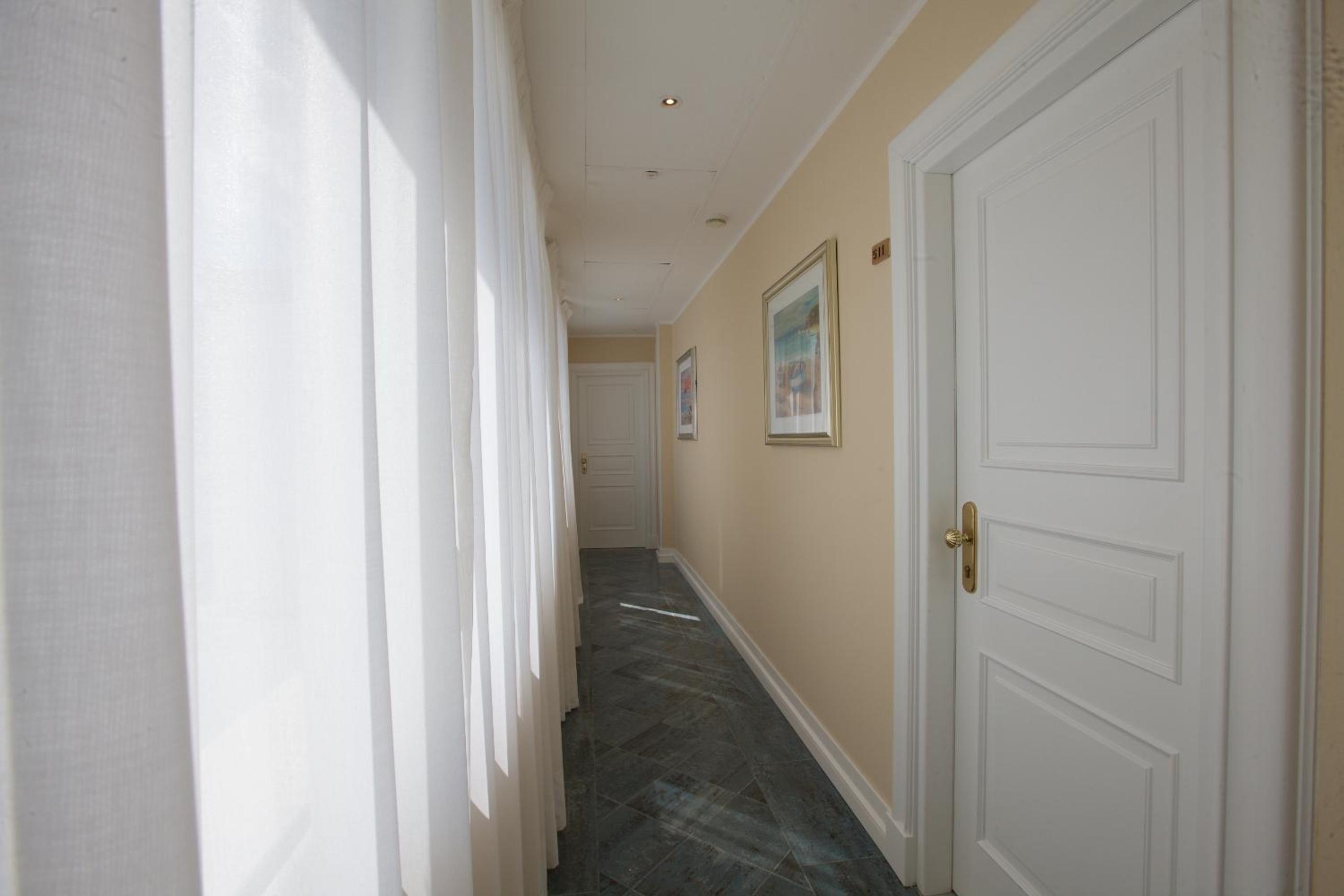 Superior Single Room with Sea View - Photo 3