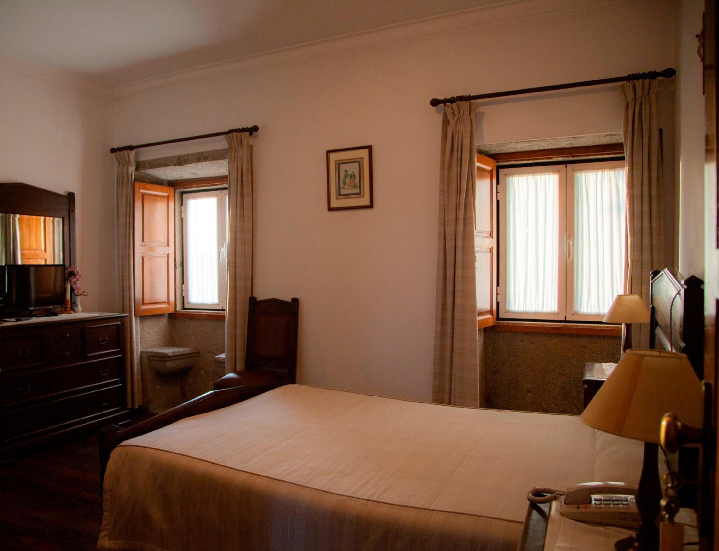Six-Bedroom House photo 1