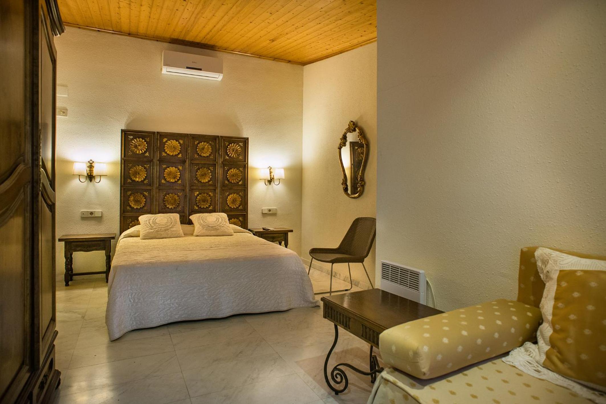 Superior Triple Room photo 3