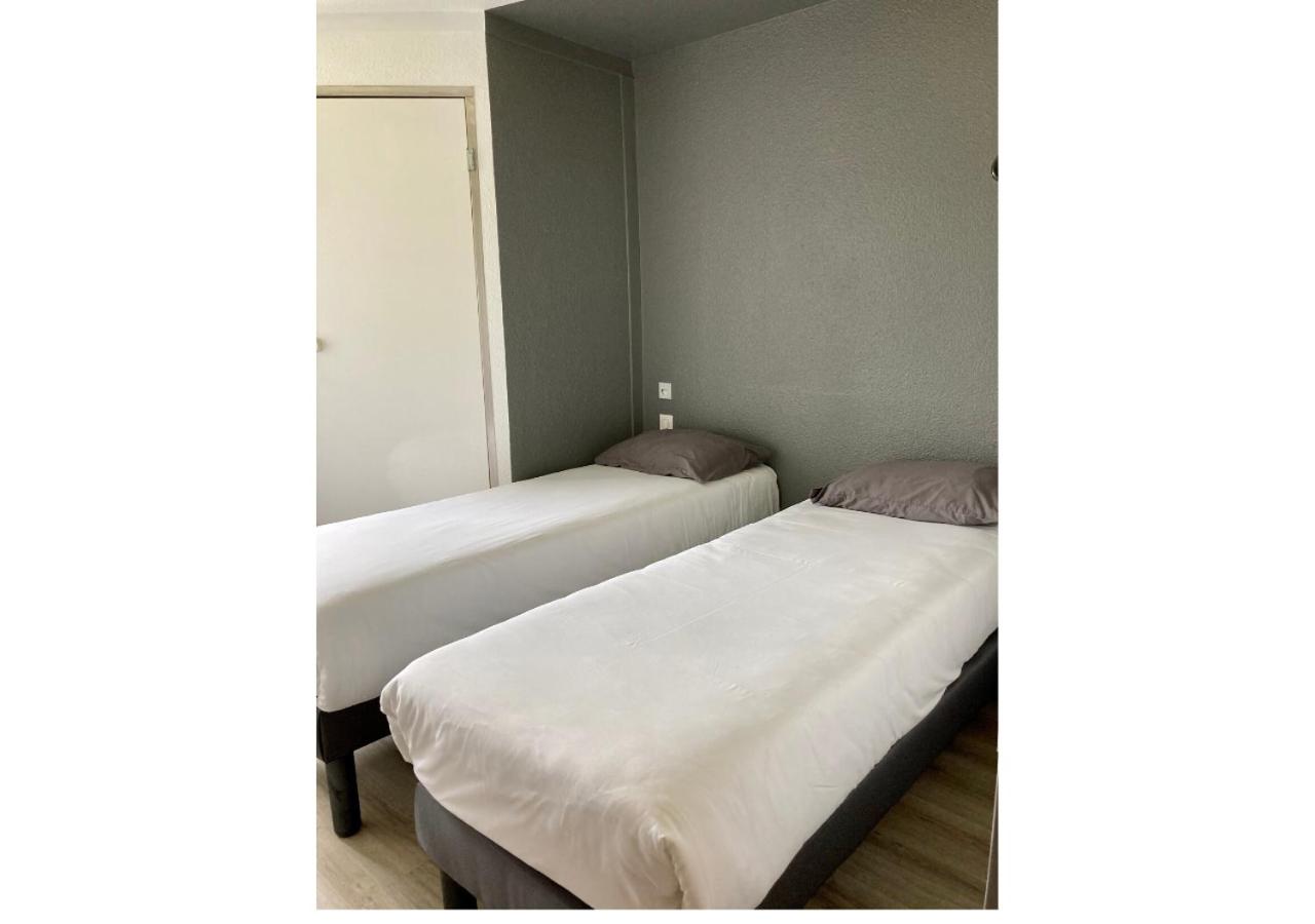 2 single Beds photo 1