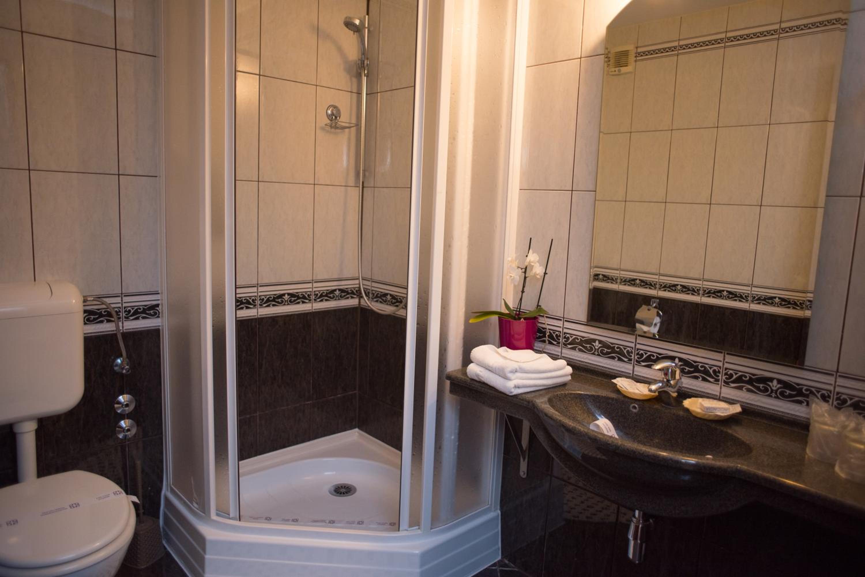 Double or Twin Room - Photo 21