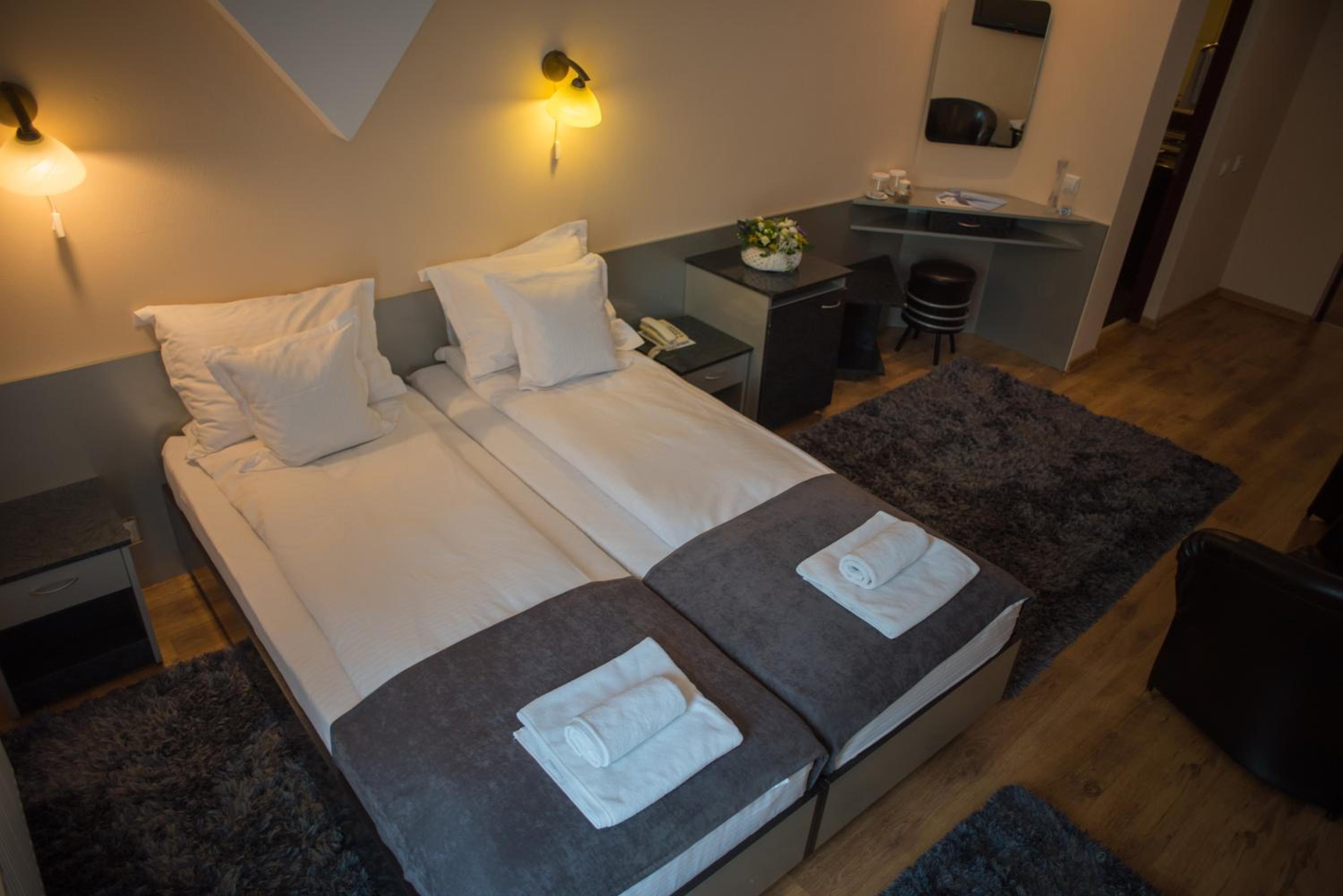 Double or Twin Room - Photo 19