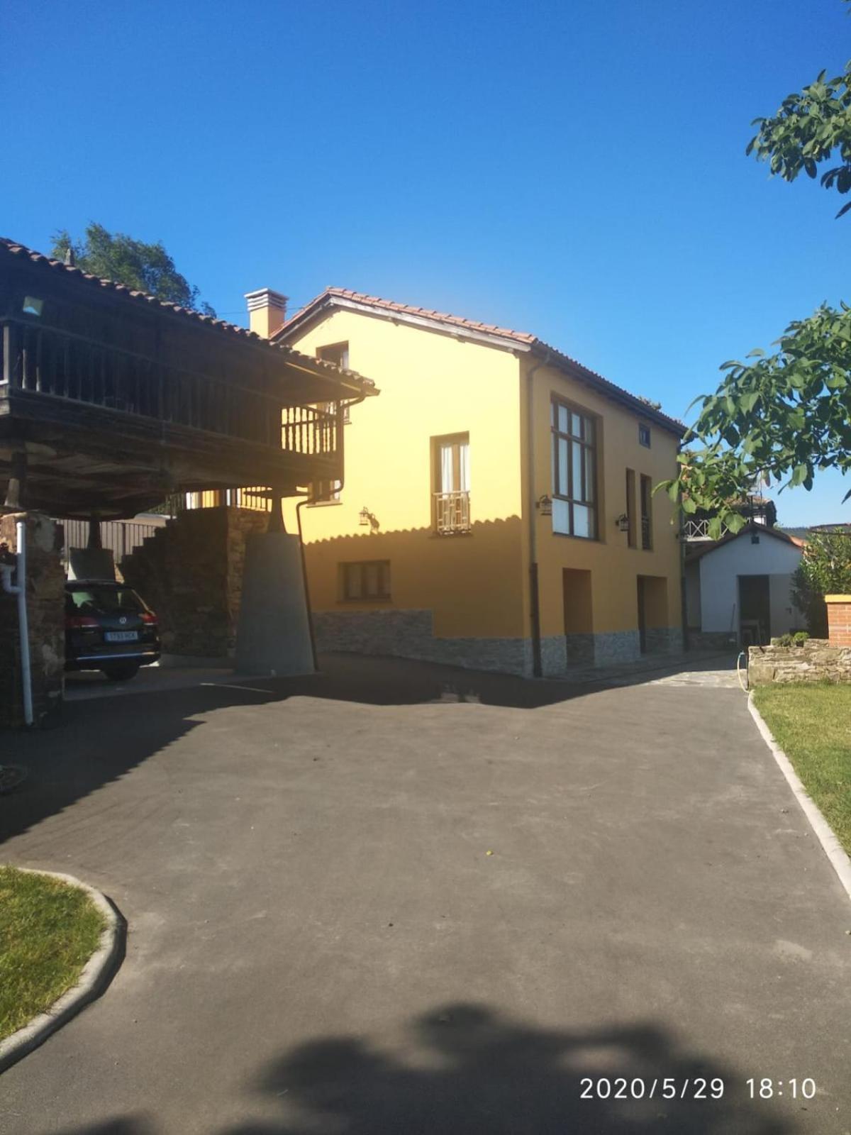 Five-Bedroom House photo 2