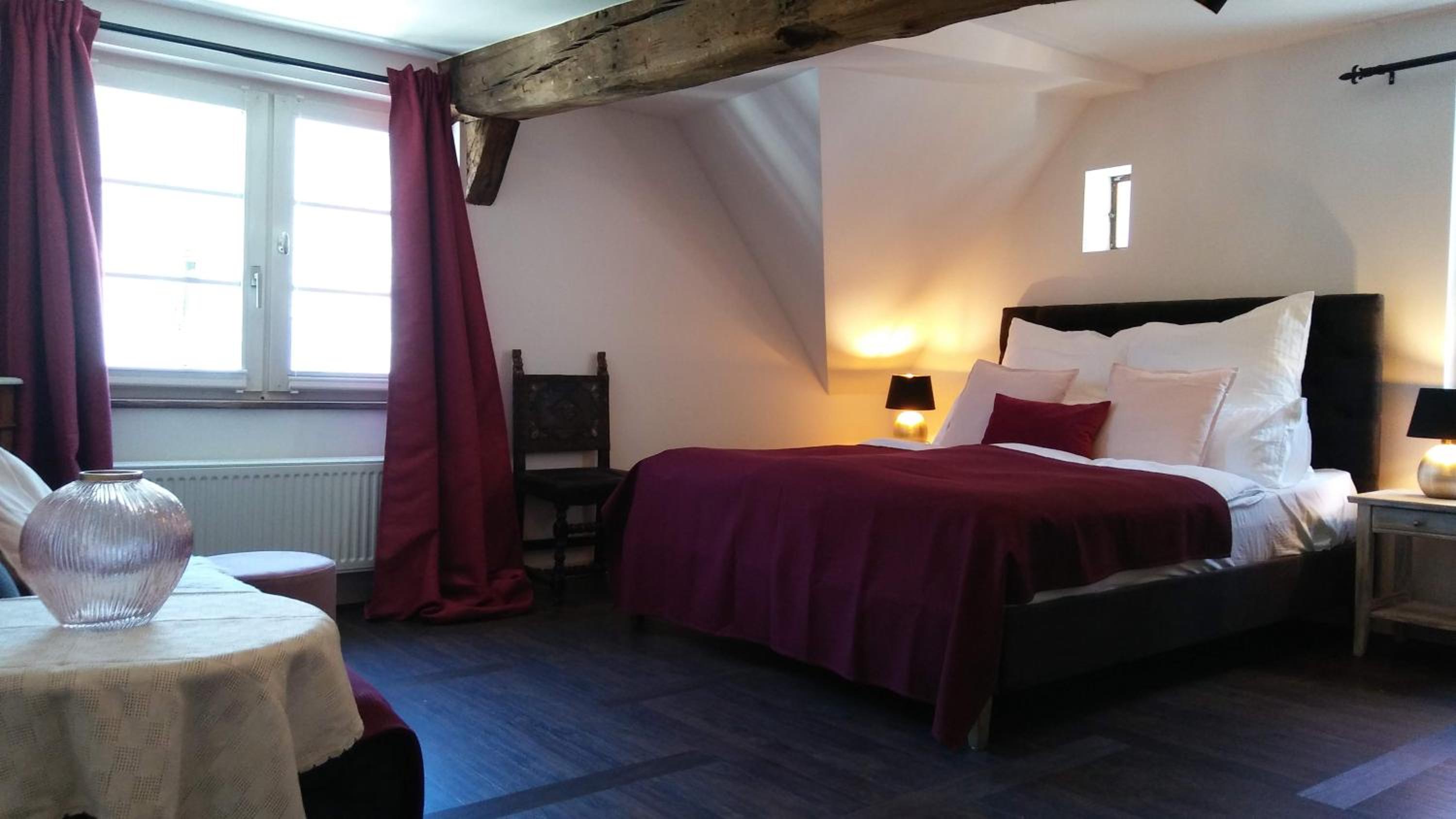 Large Double Room - Photo 6