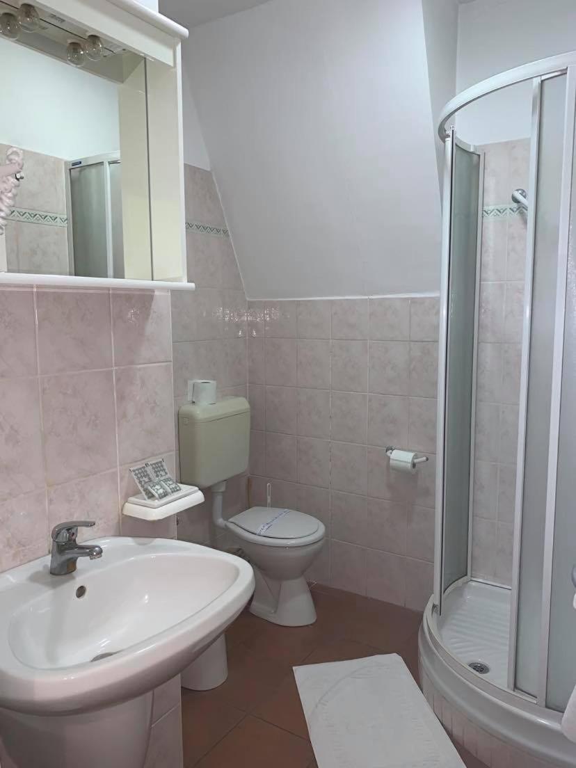 Standard Twin Room photo 2