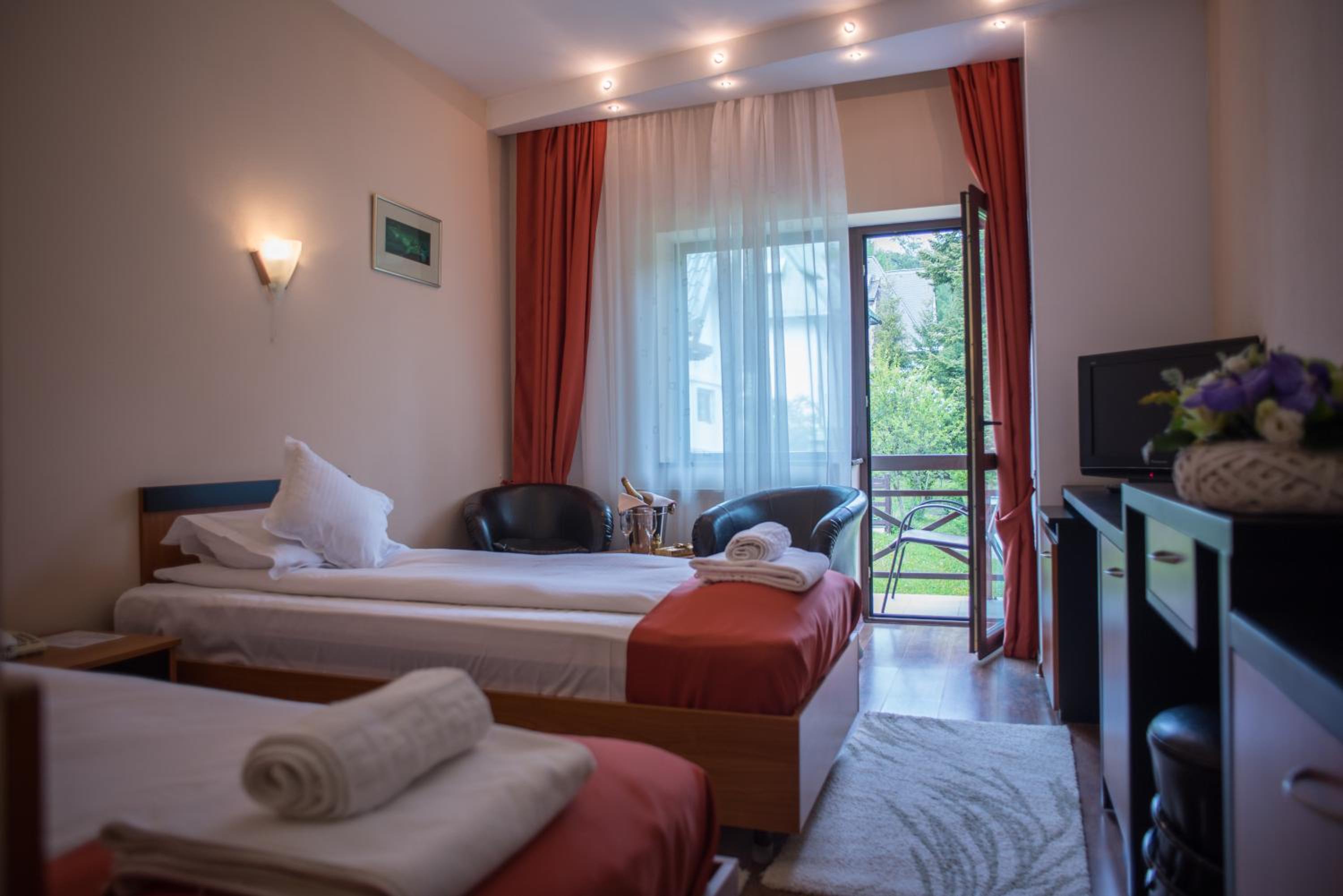 Double or Twin Room - Photo 17