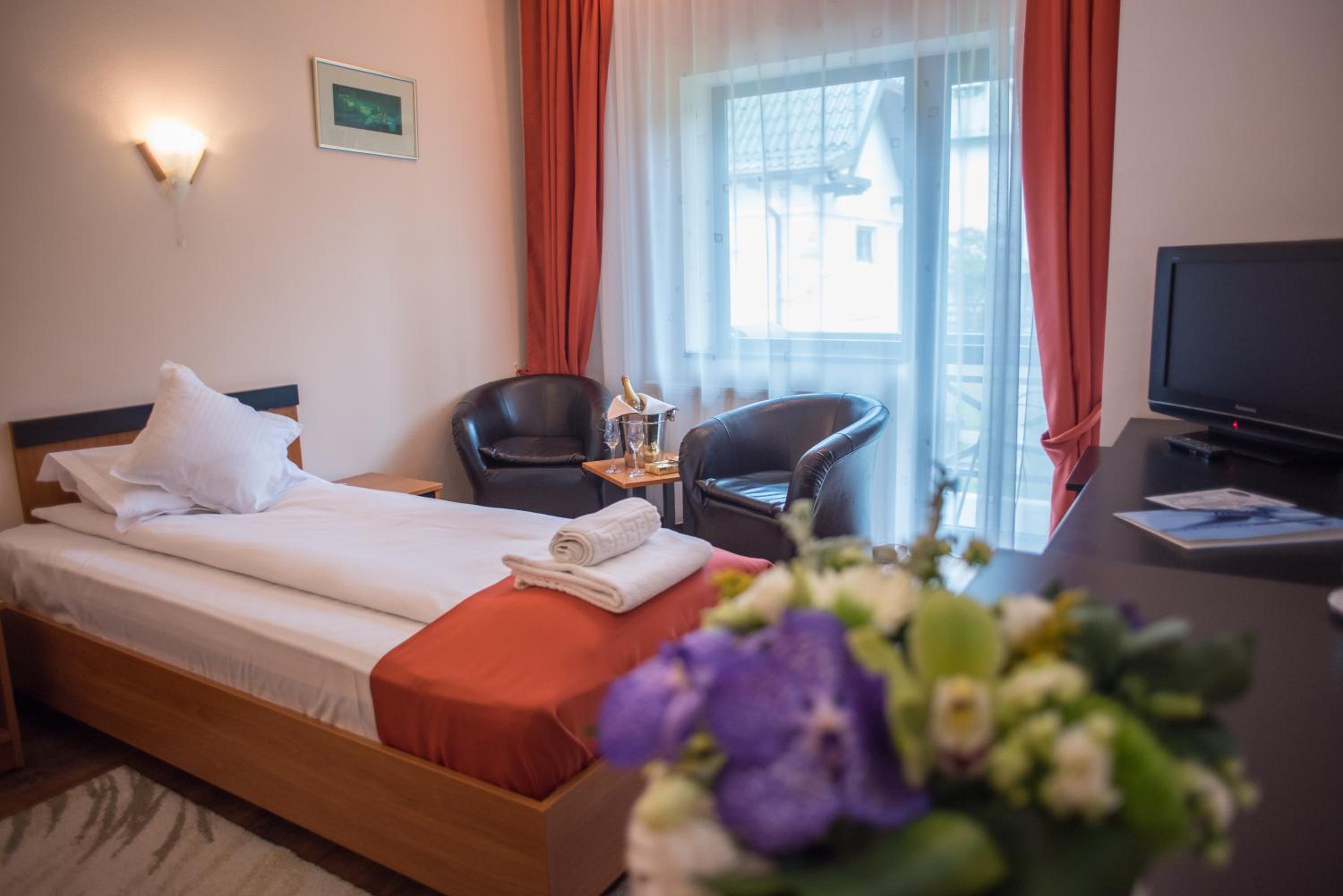 Double or Twin Room - Photo 18