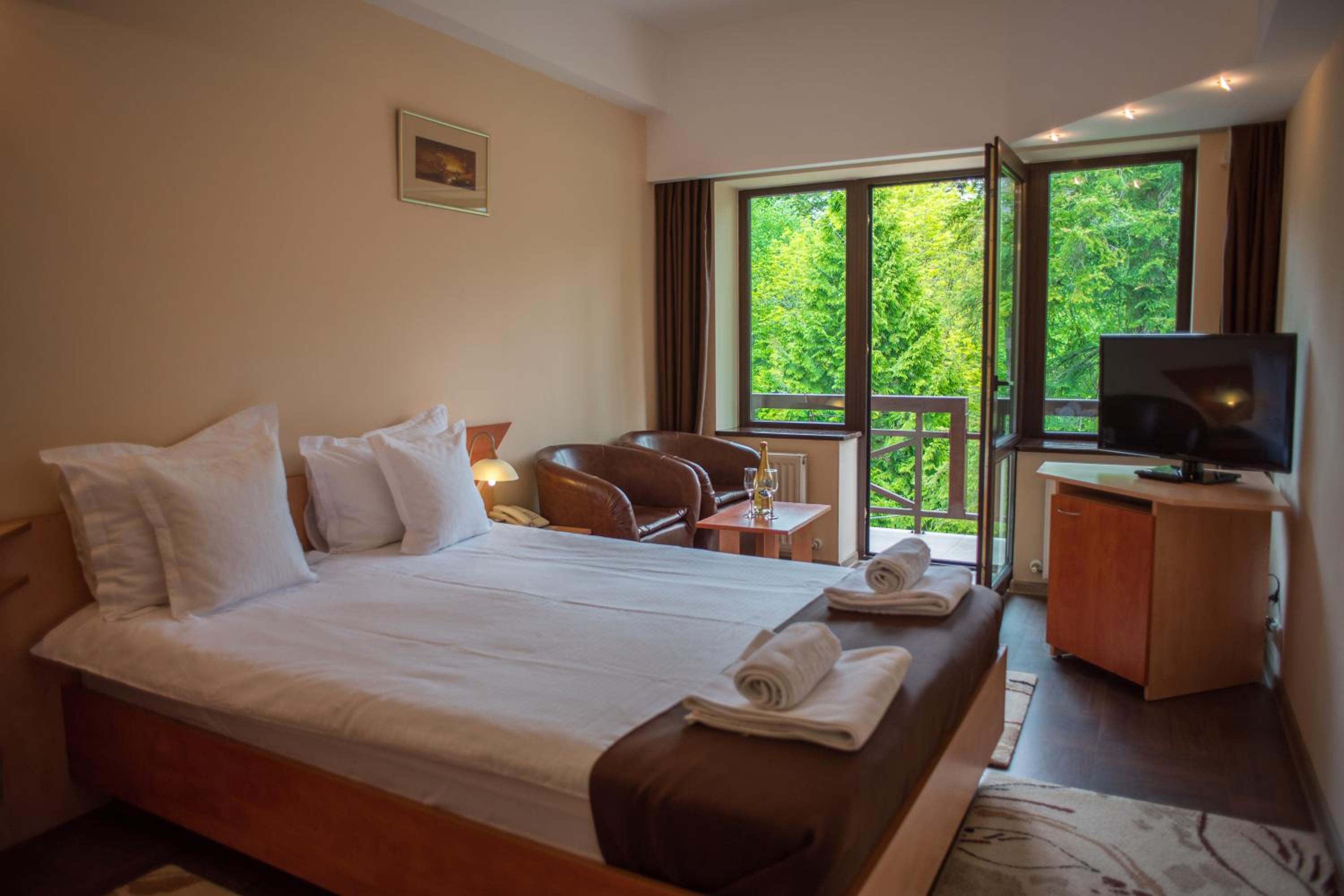 Double or Twin Room - Photo 45