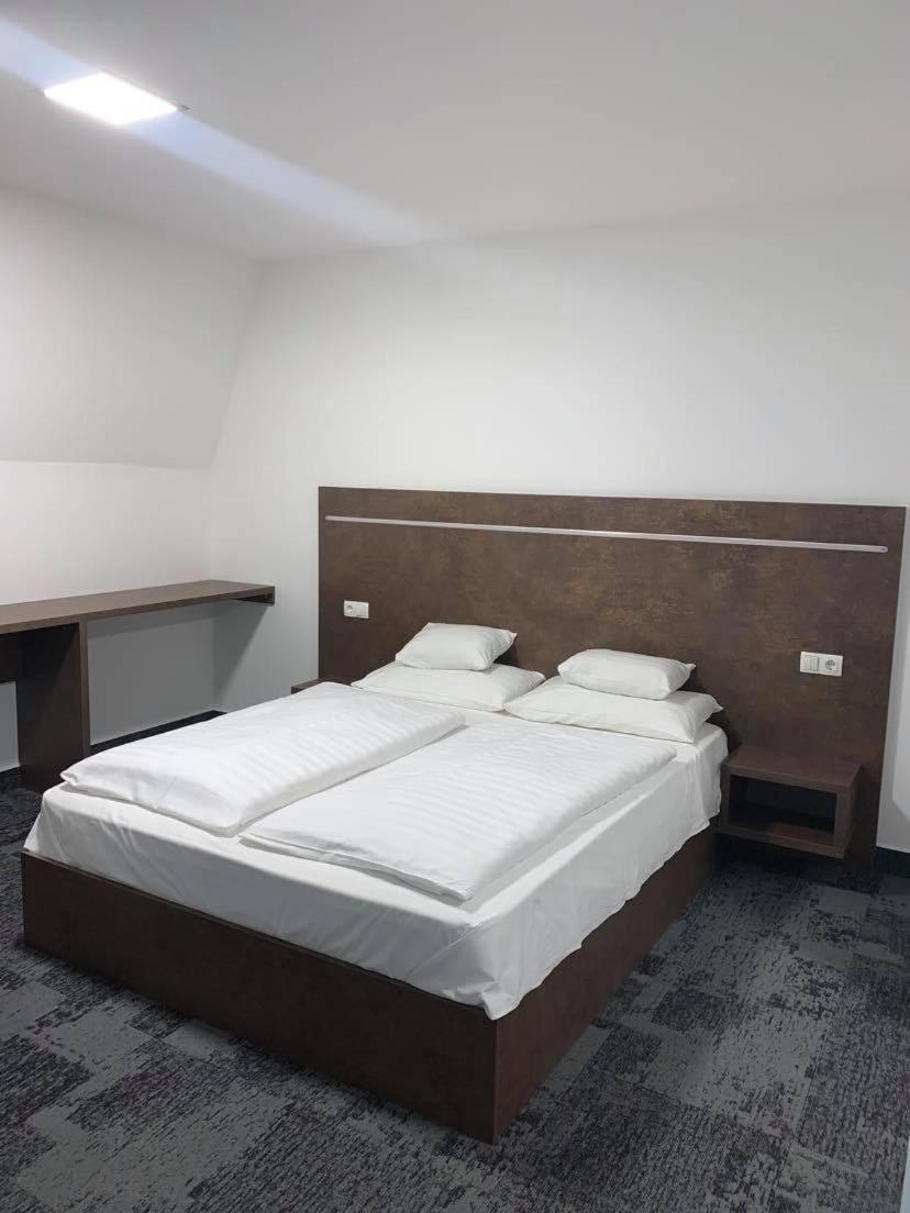 Deluxe Double Room with Bath - Photo 1