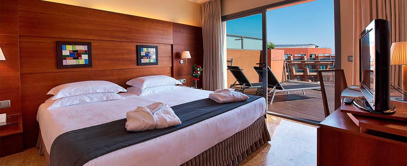 Suite con Jacuzzi (2 adultos + 1 niño) Suite con Jacuzzi (2 adultos + 1 niño)