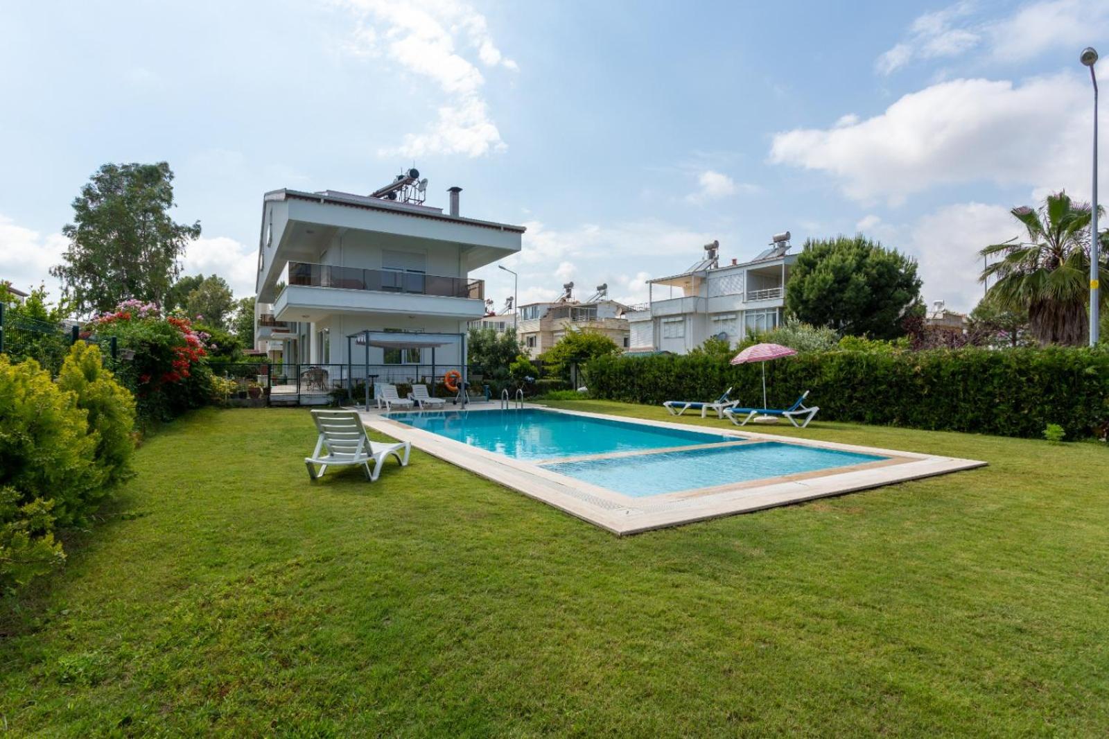 Four-Bedroom Villa photo 2