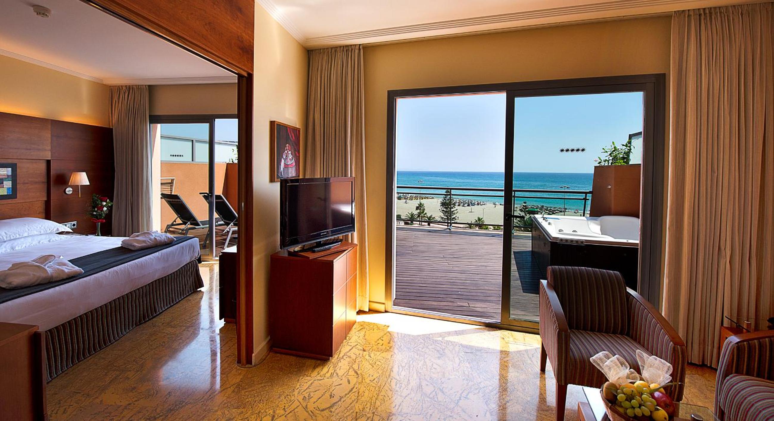 Suite con jacuzzi y vista (2 adultos + 2 niños)