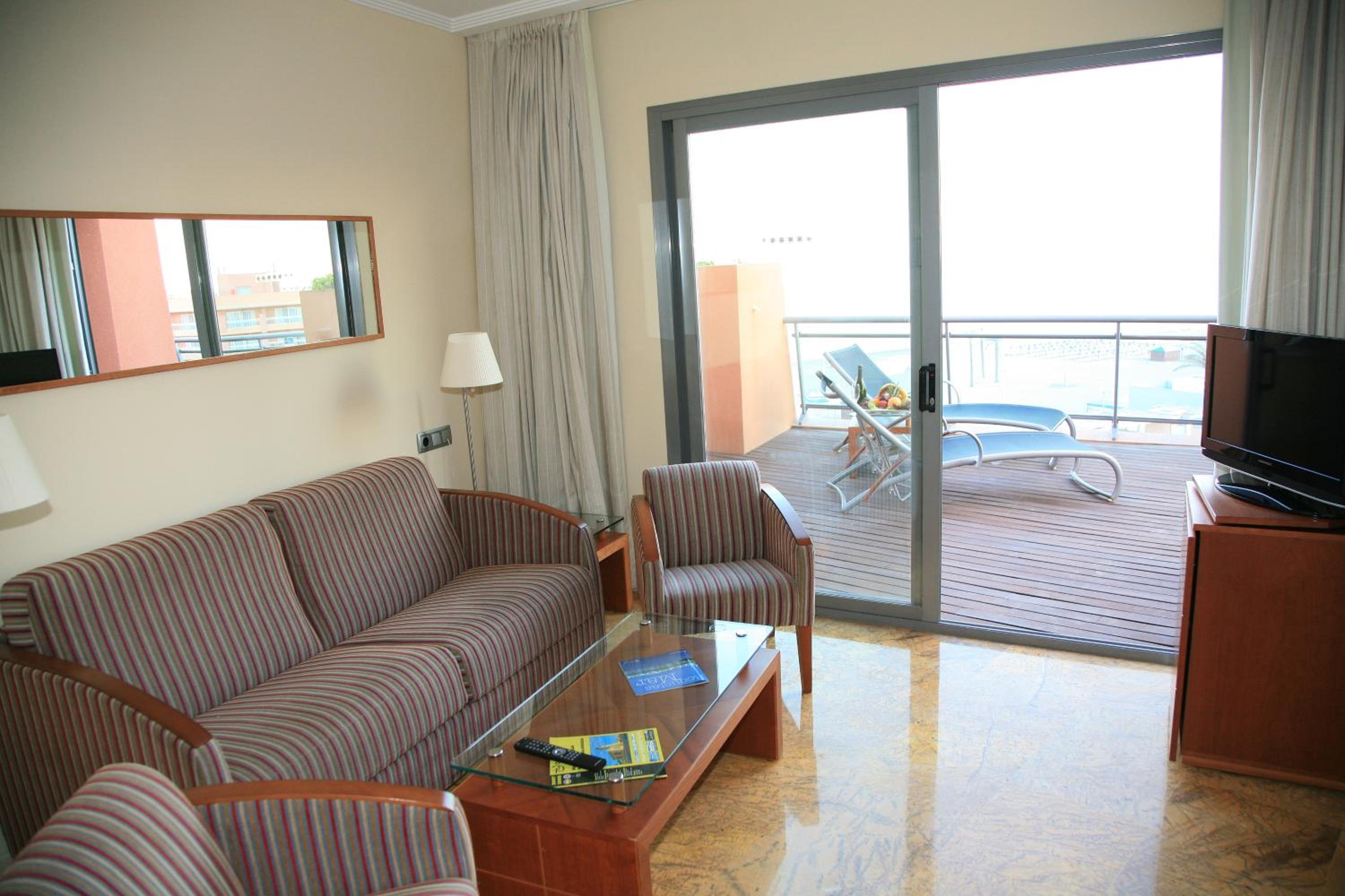 Suite With Hot Tub (2 Adults) photo 2