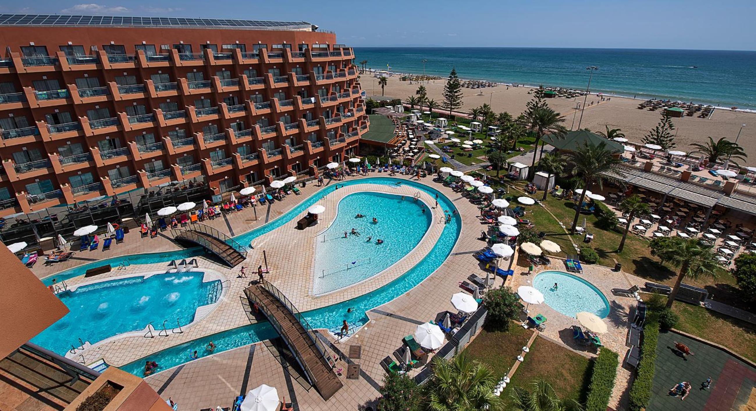 Suite con jacuzzi y vista (2 adultos + 2 niños)