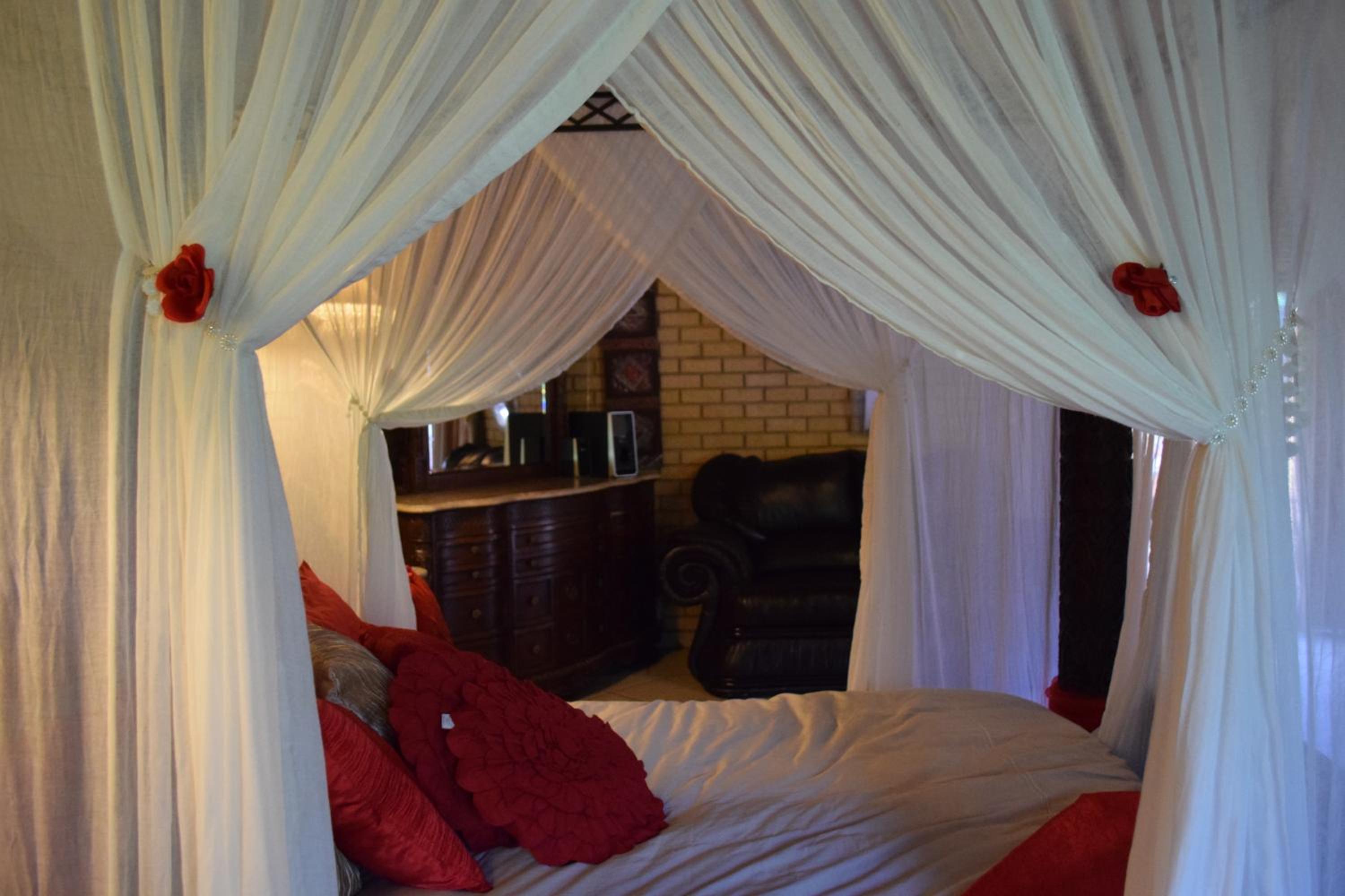Deluxe King Room - Photo 5