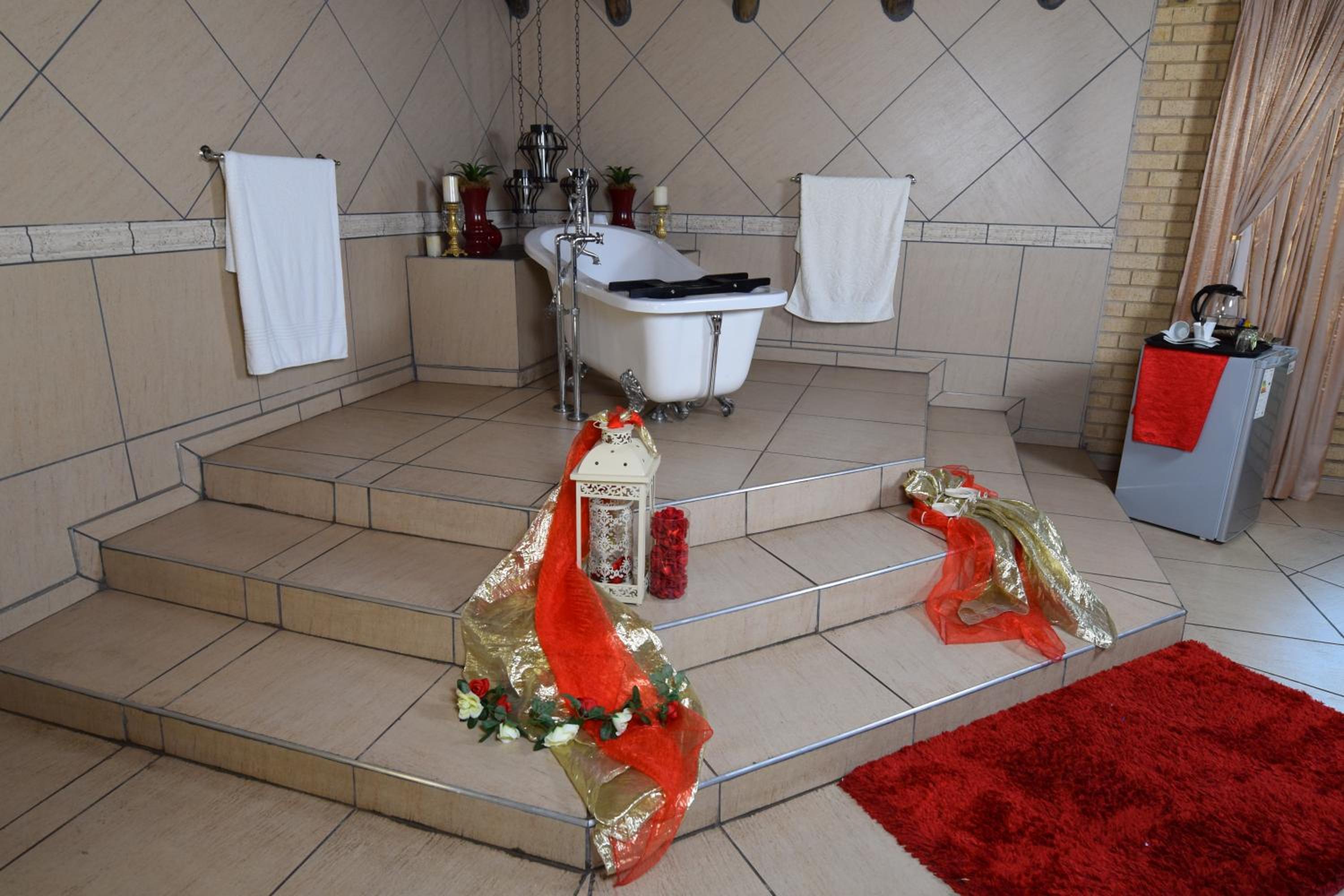 Deluxe King Room - Photo 3