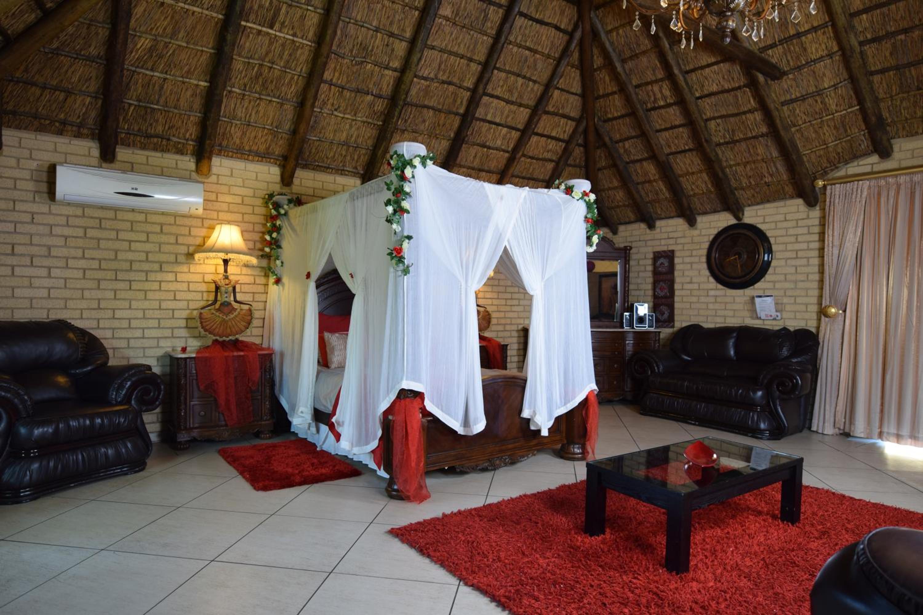 Deluxe King Room - Photo 1