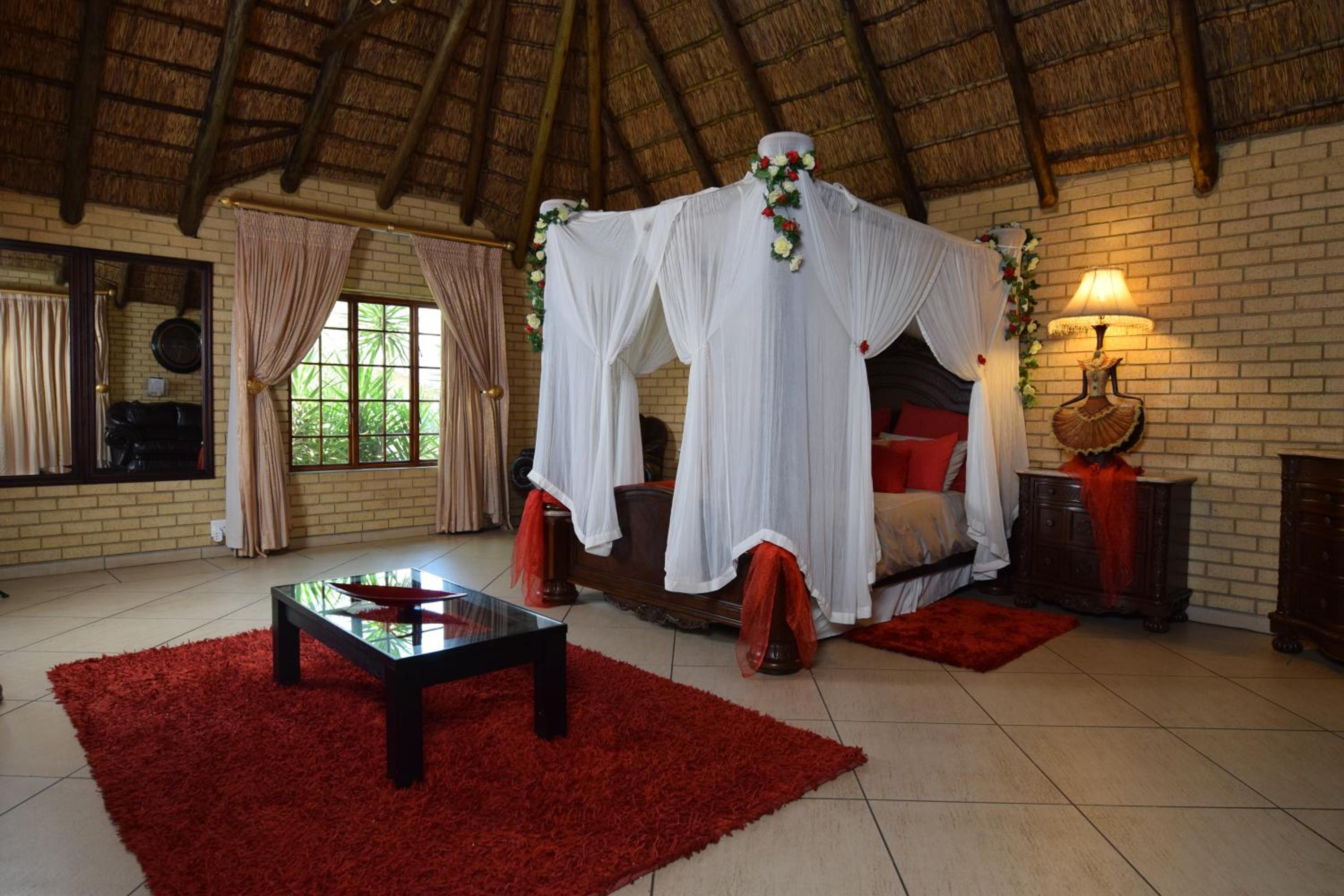 Deluxe King Room - Photo 4