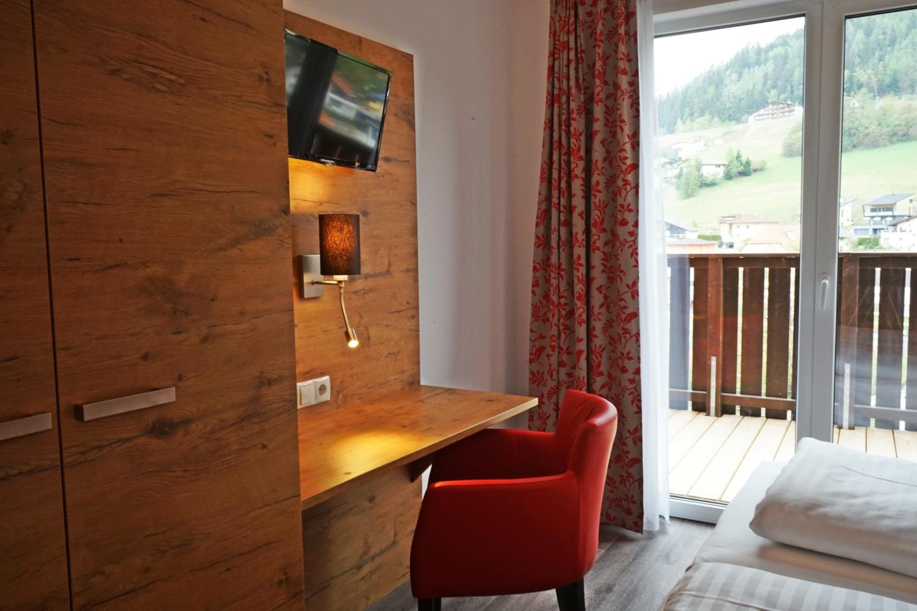 Superior Double Room with Balcony - Photo 5