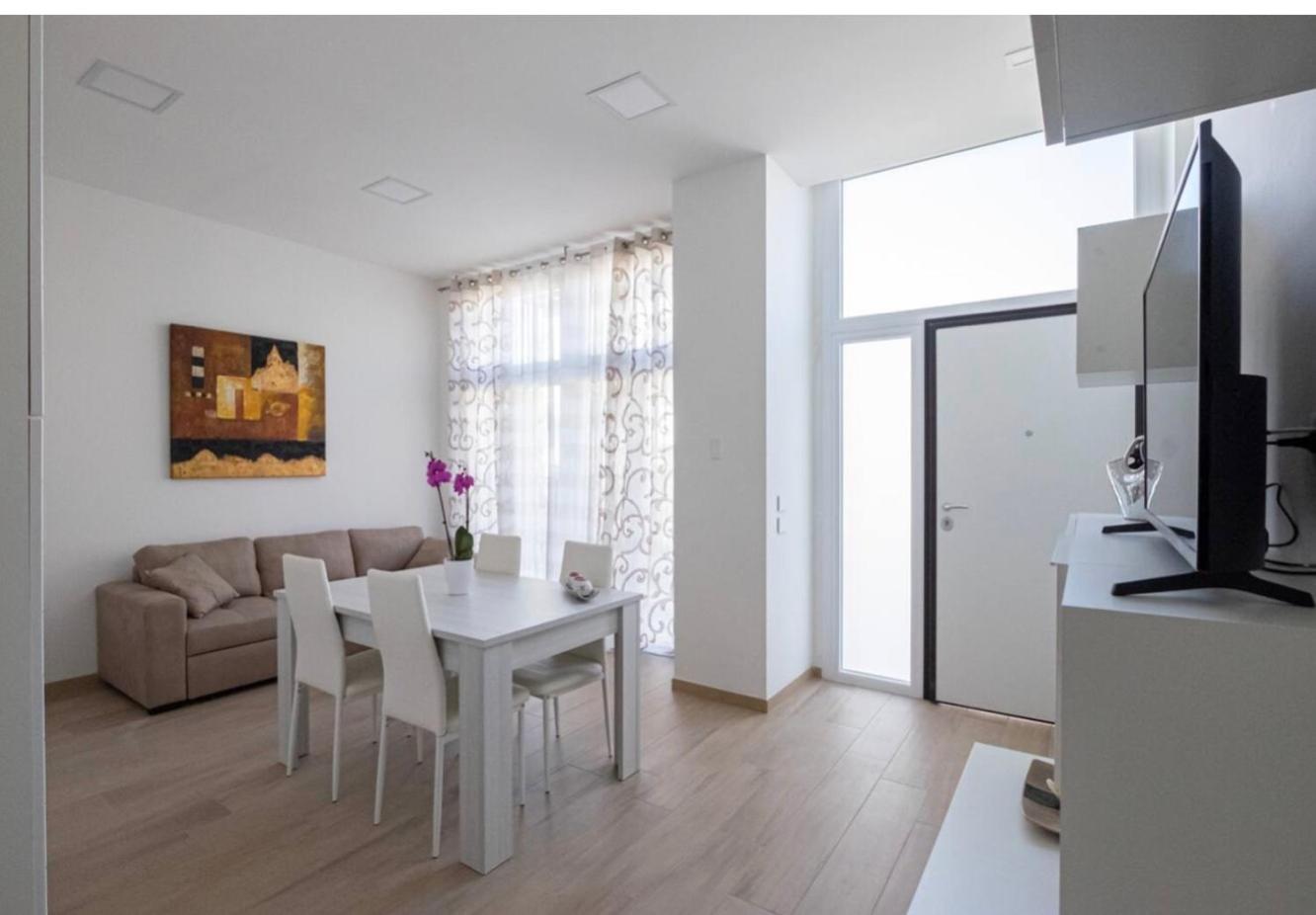 One-Bedroom Apartment - Photo 6