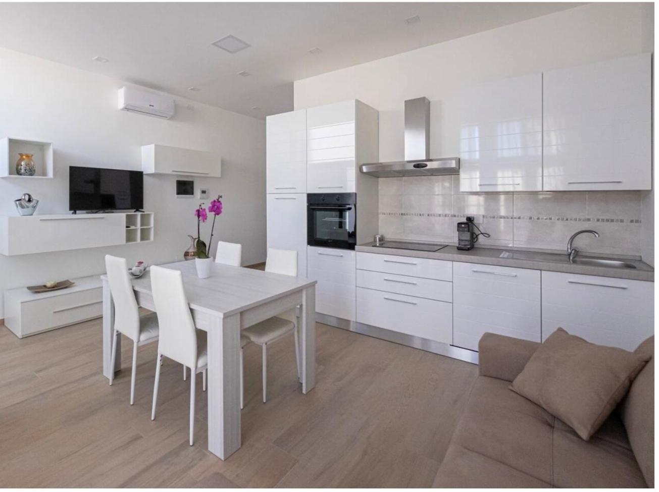 One-Bedroom Apartment - Photo 4