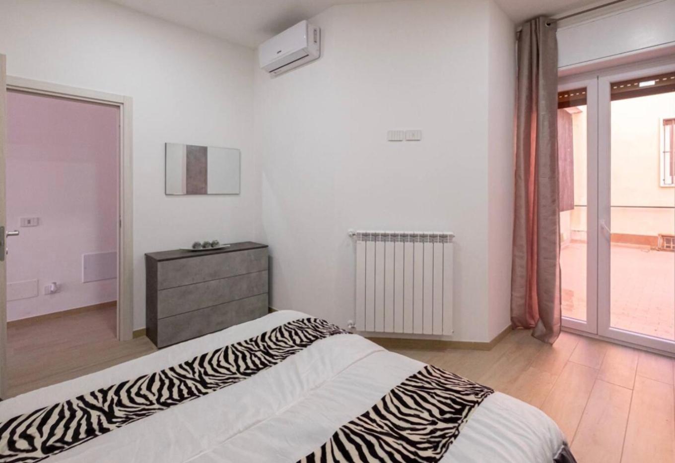One-Bedroom Apartment - Photo 2