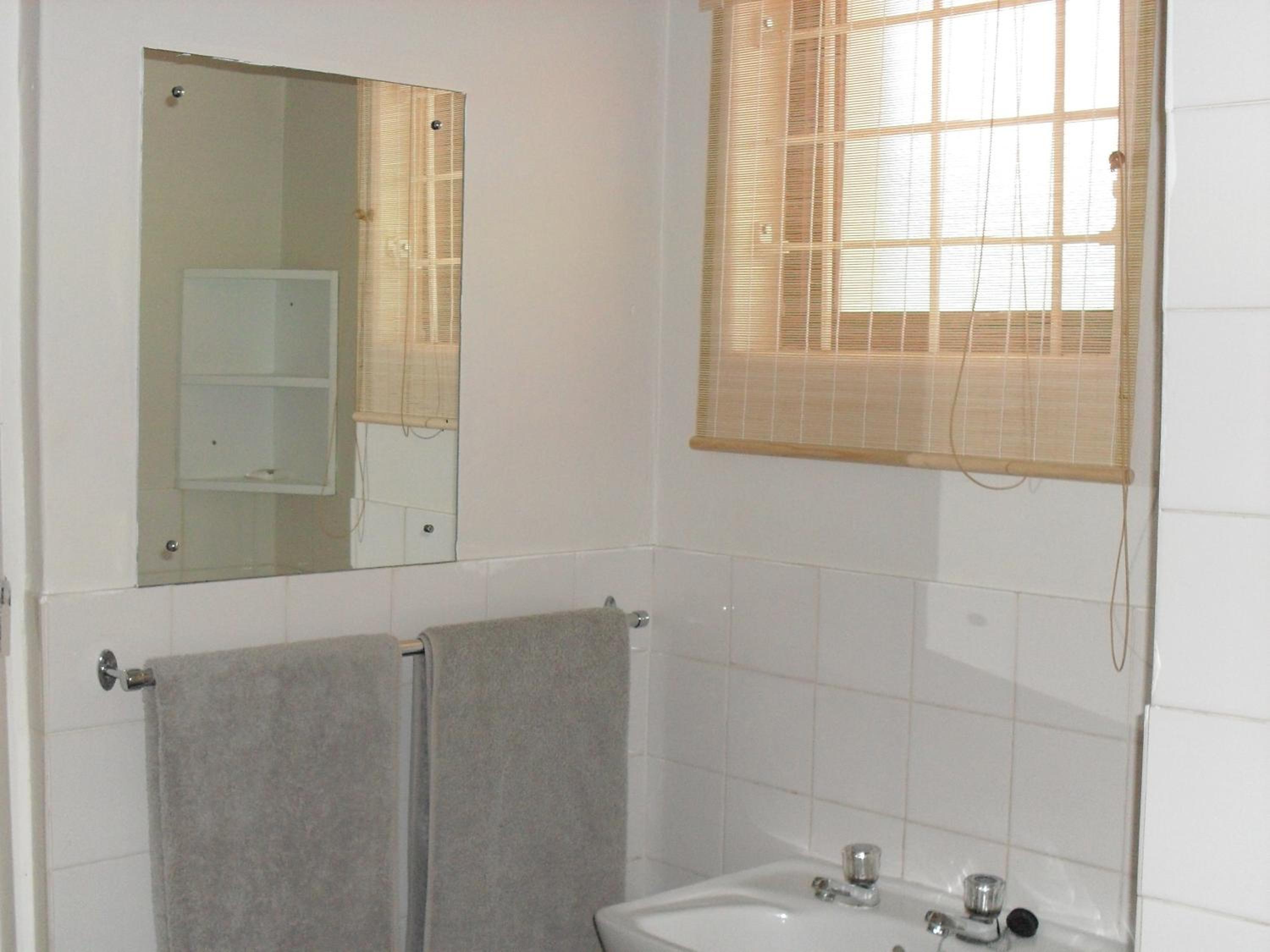 Twin Room - Photo 3