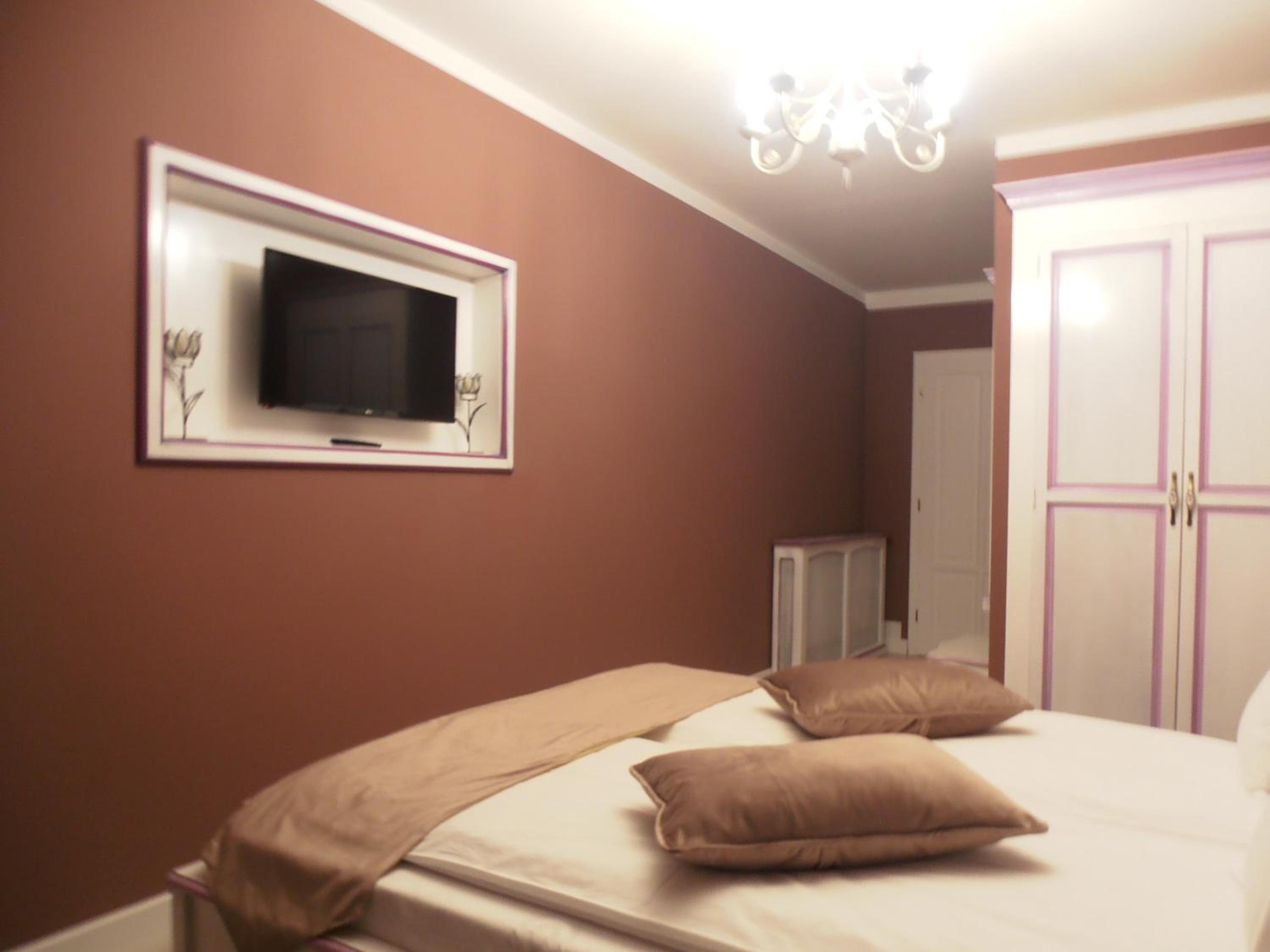 Double Room - Photo 11