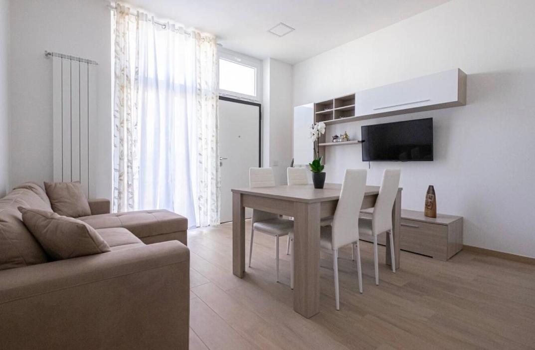 One-Bedroom Apartment - Photo 1