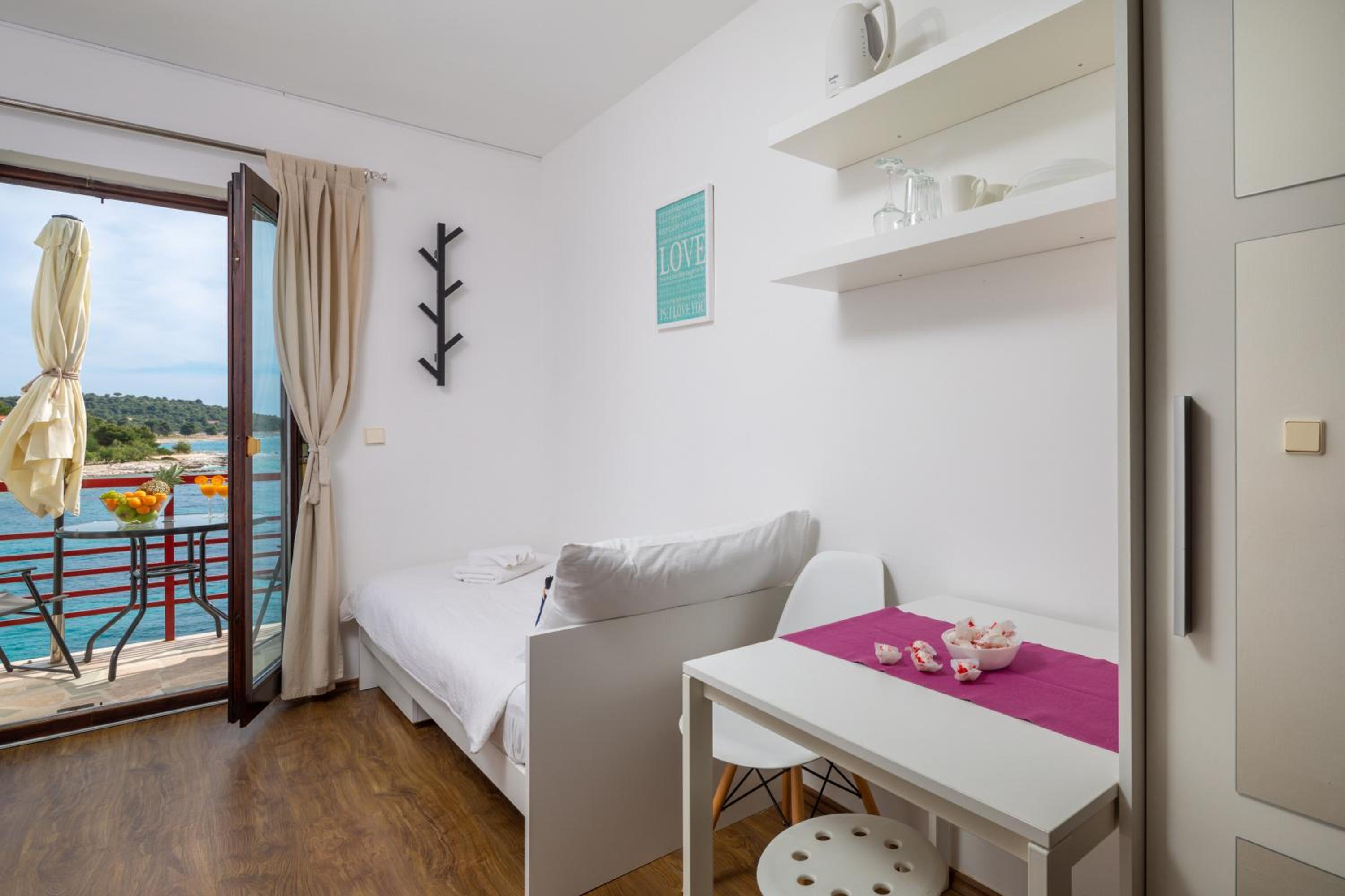 One-Bedroom Apartment - Sea Side photo 1