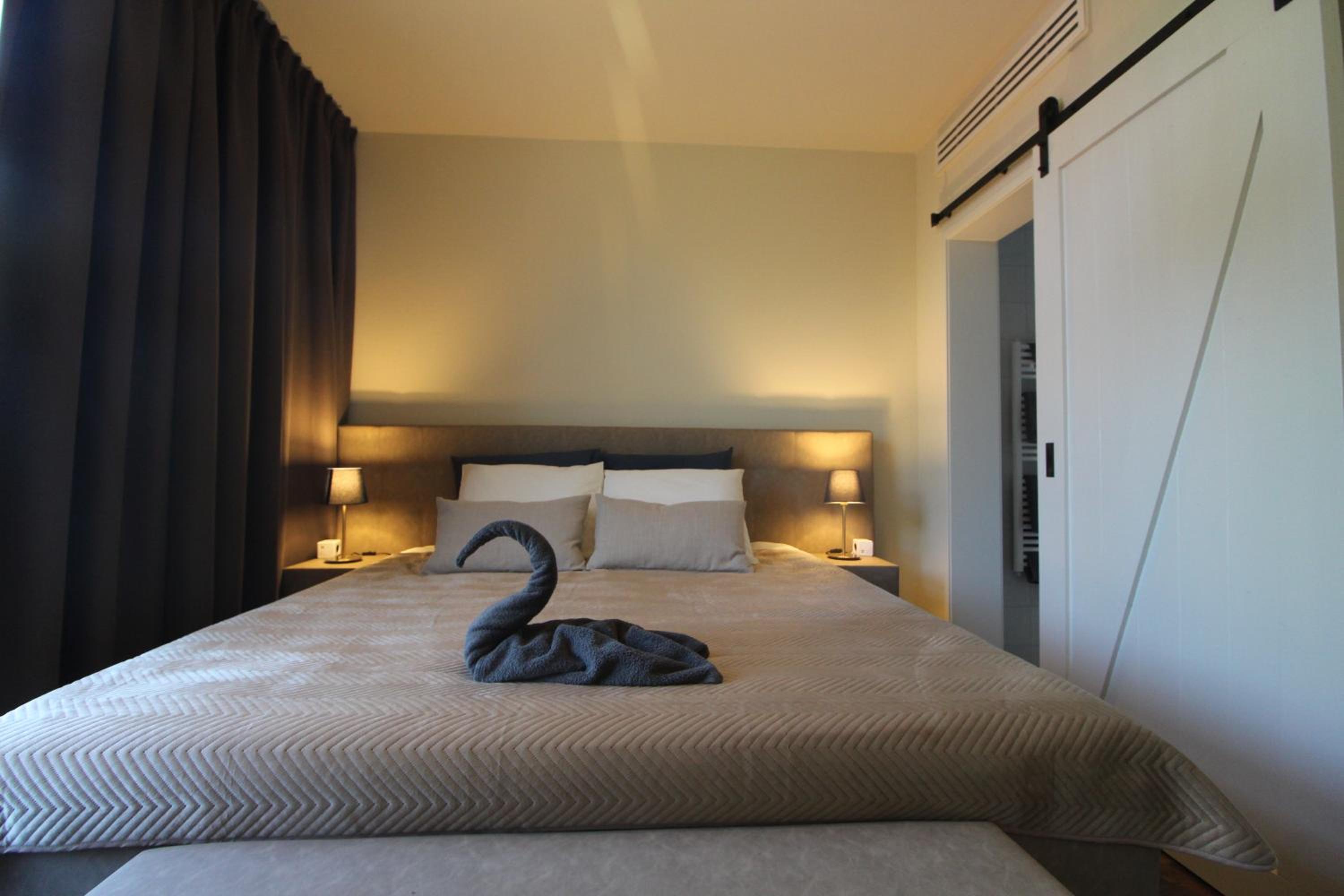 Double or Twin Room with Bathroom - Photo 9