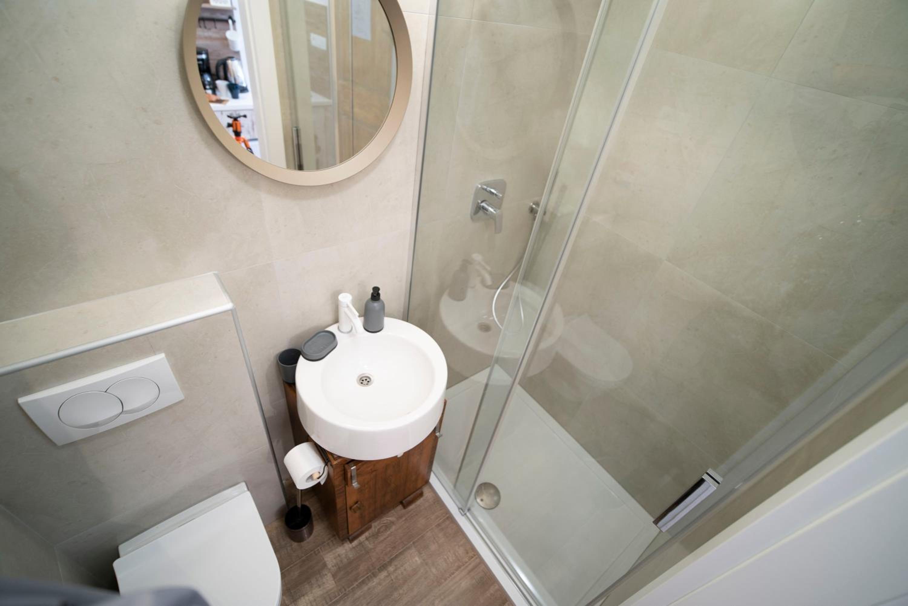 Double Room - Photo 11