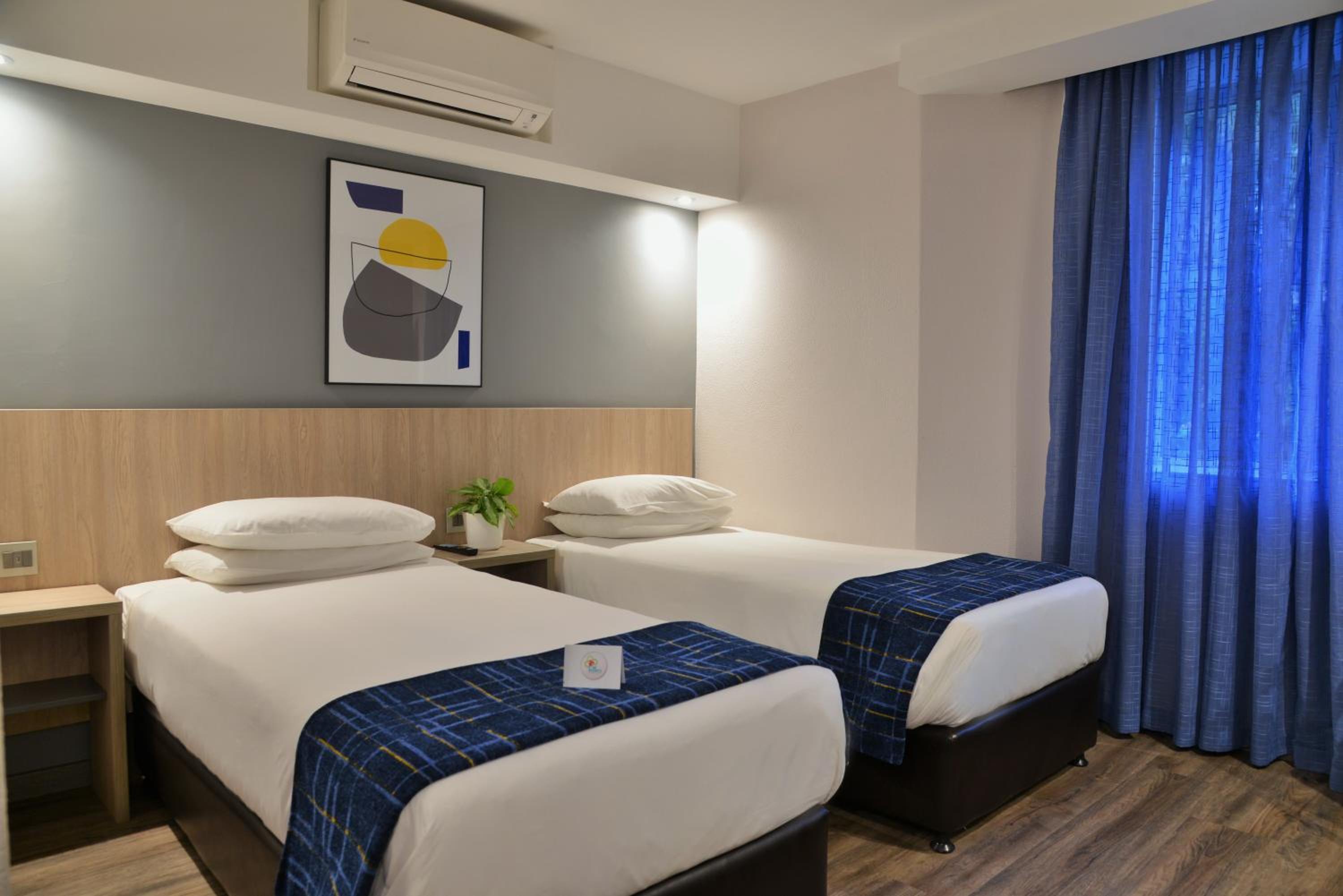 Twin Room - Non-Smoking photo 2