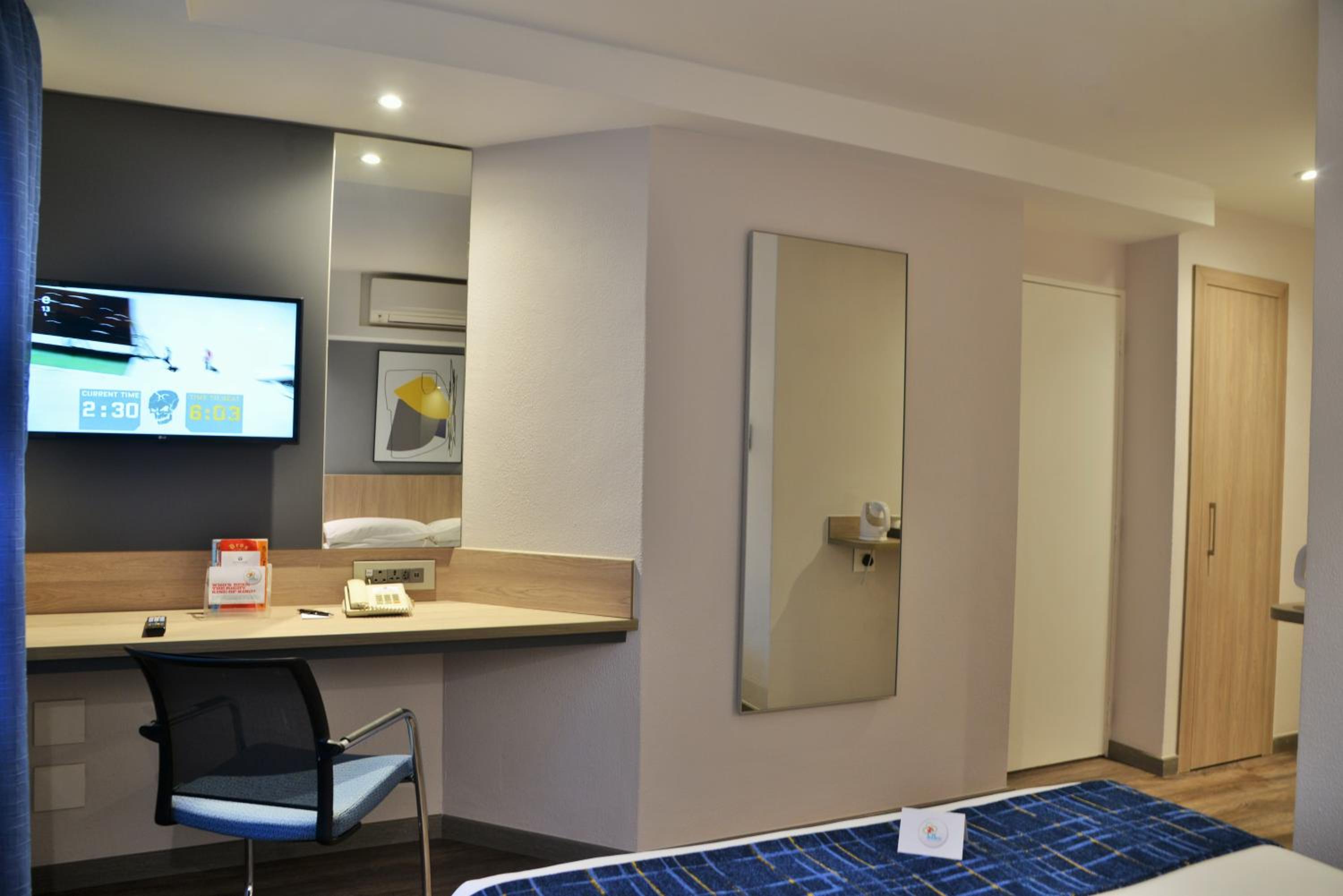Double Room - Non-Smoking  photo 3