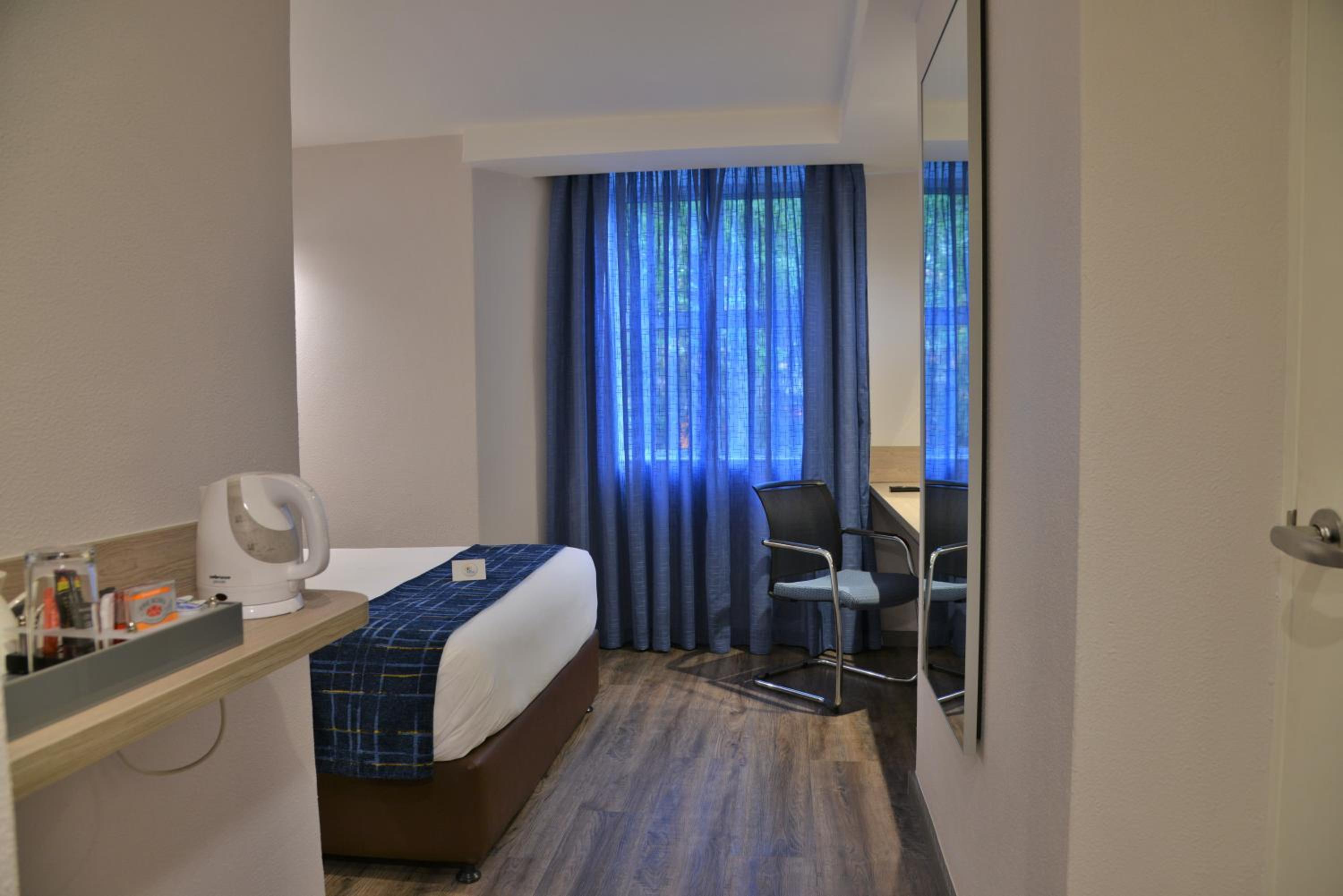 Double Room - Disability Access photo 3
