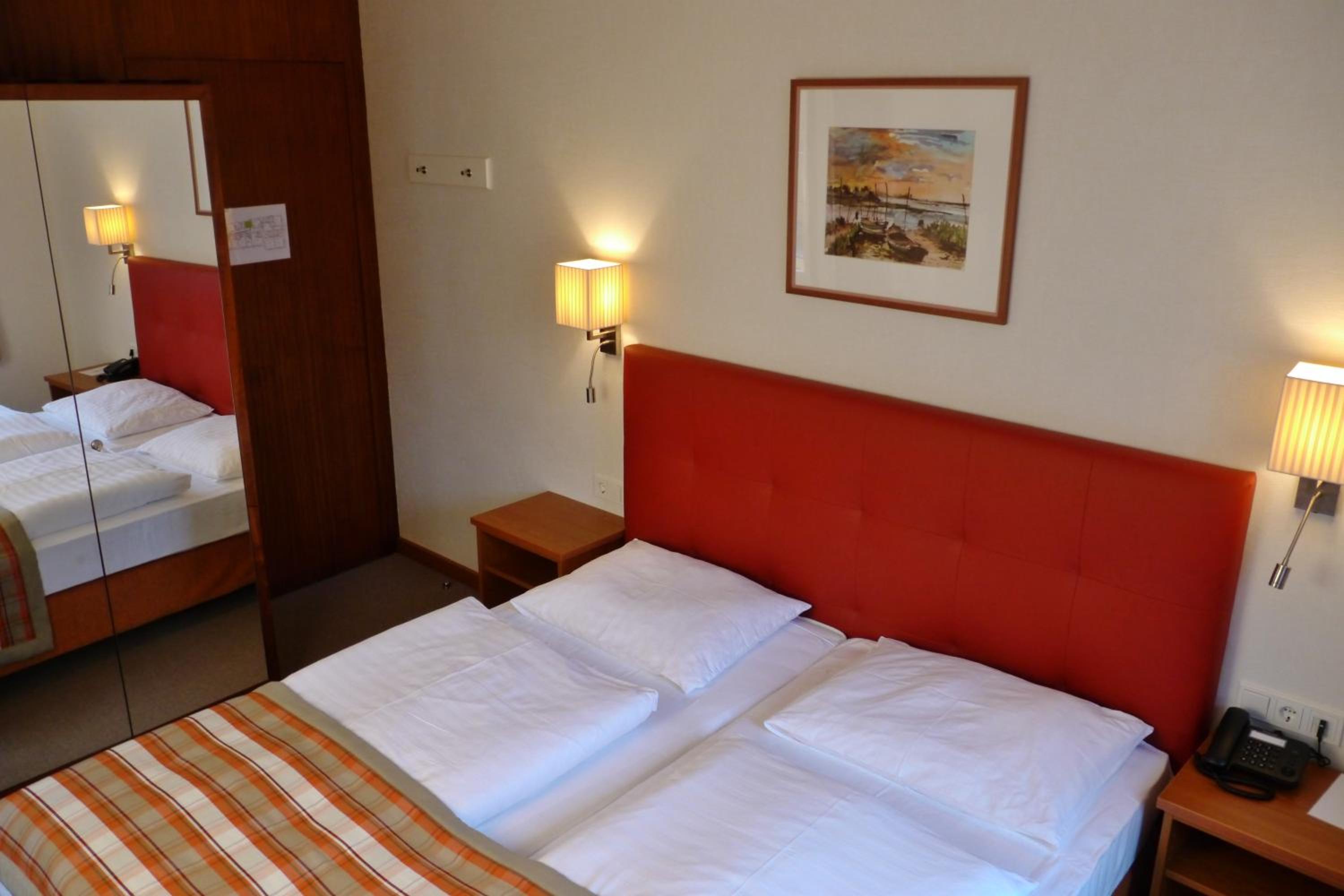 Double Room - Photo 5