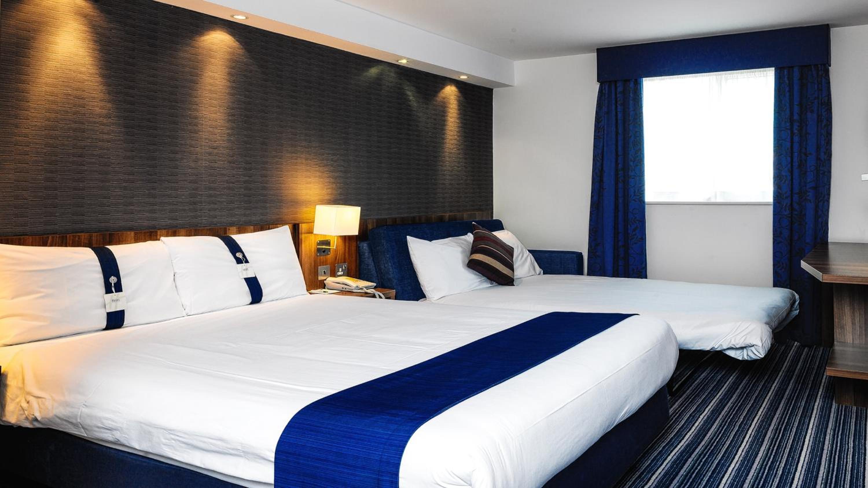 Standard Double Room with Sofa Bed and Free Hot Breakfast - Photo 14