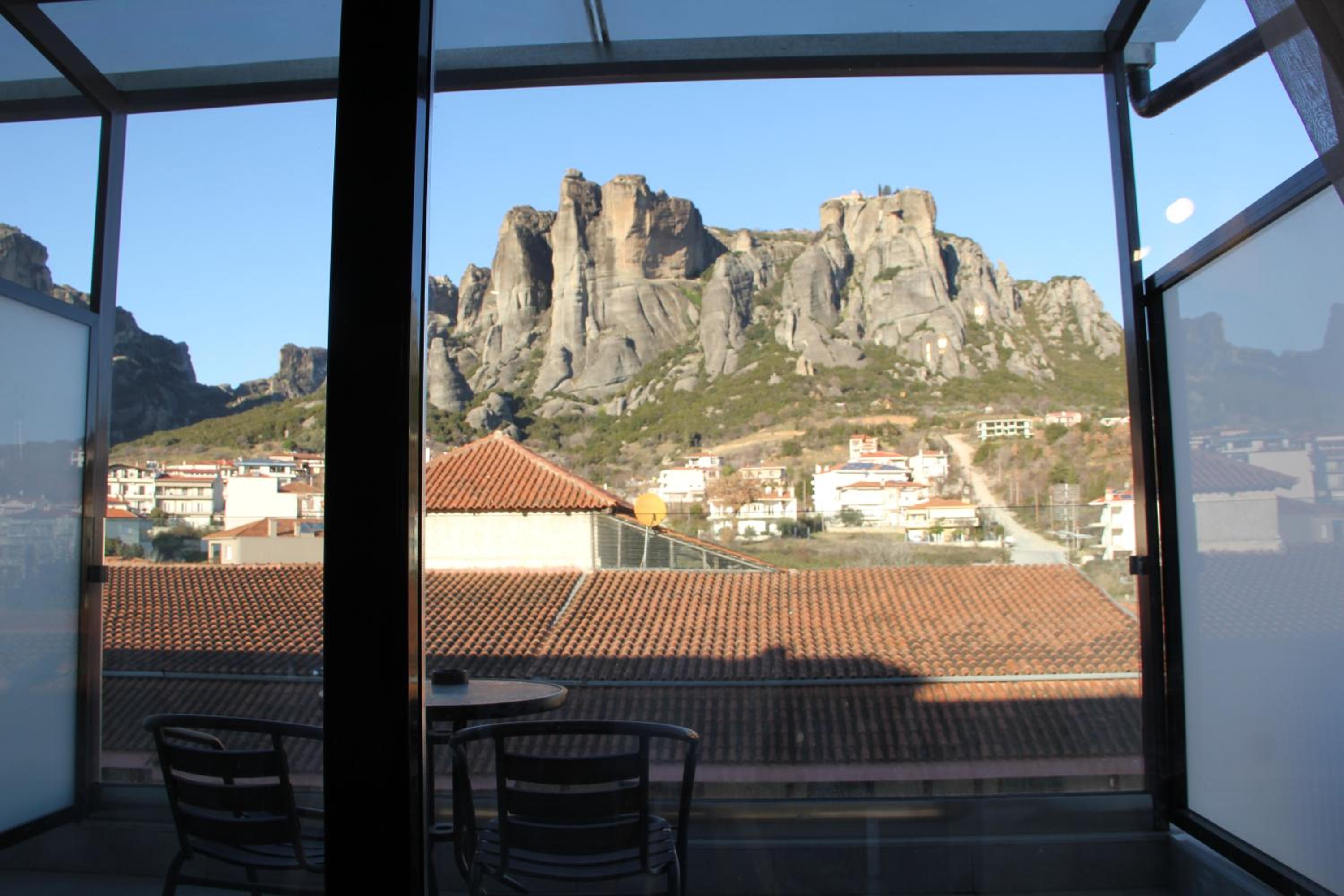 Double or Twin Room with Mountain View - Photo 4
